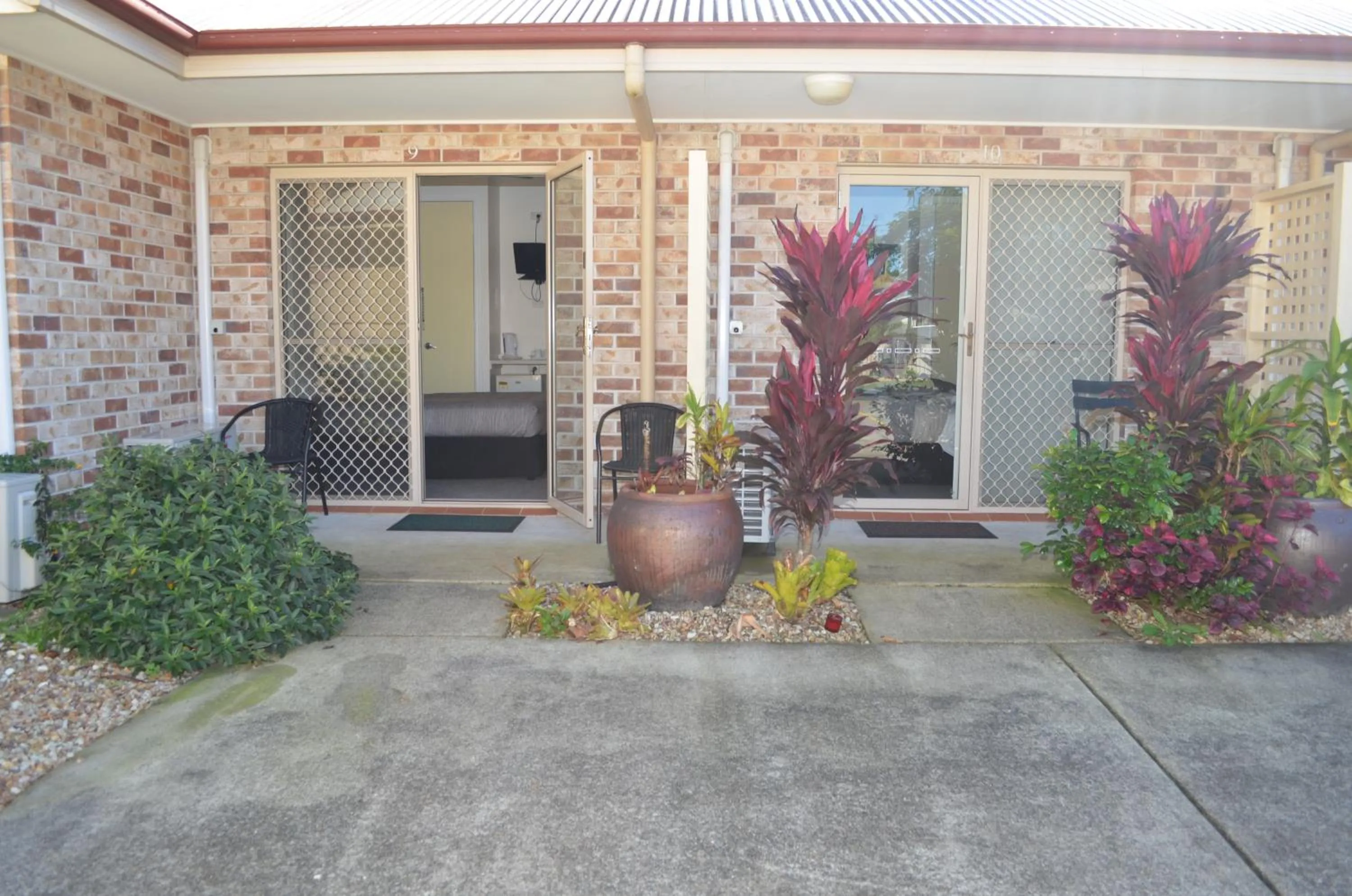Property building in Redland Bay Motel