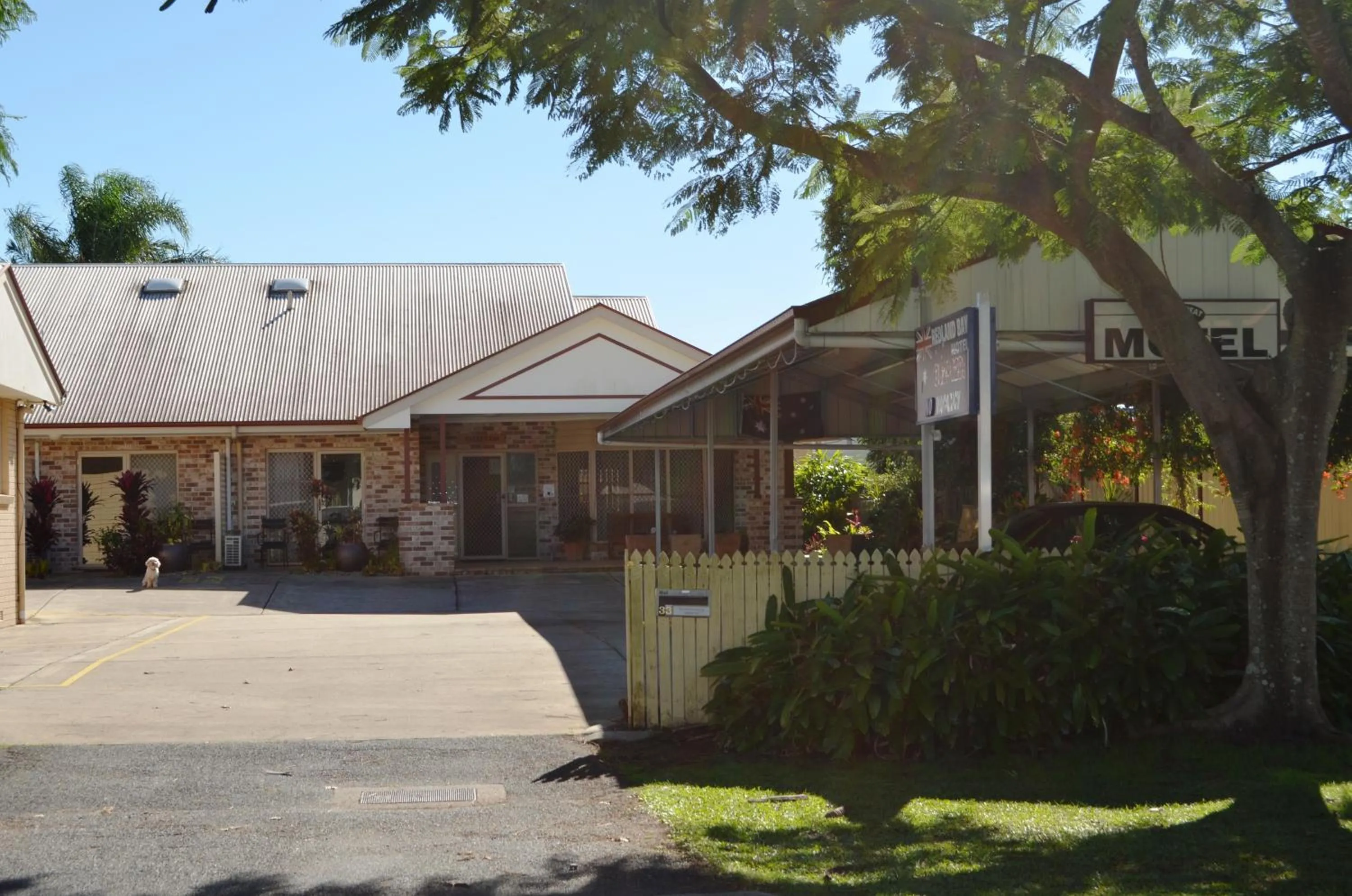 Property building in Redland Bay Motel