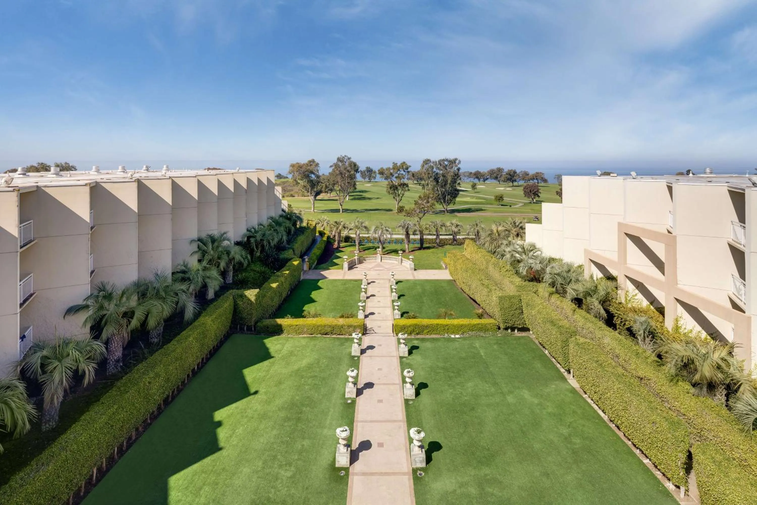 Property building in Hilton La Jolla Torrey Pines