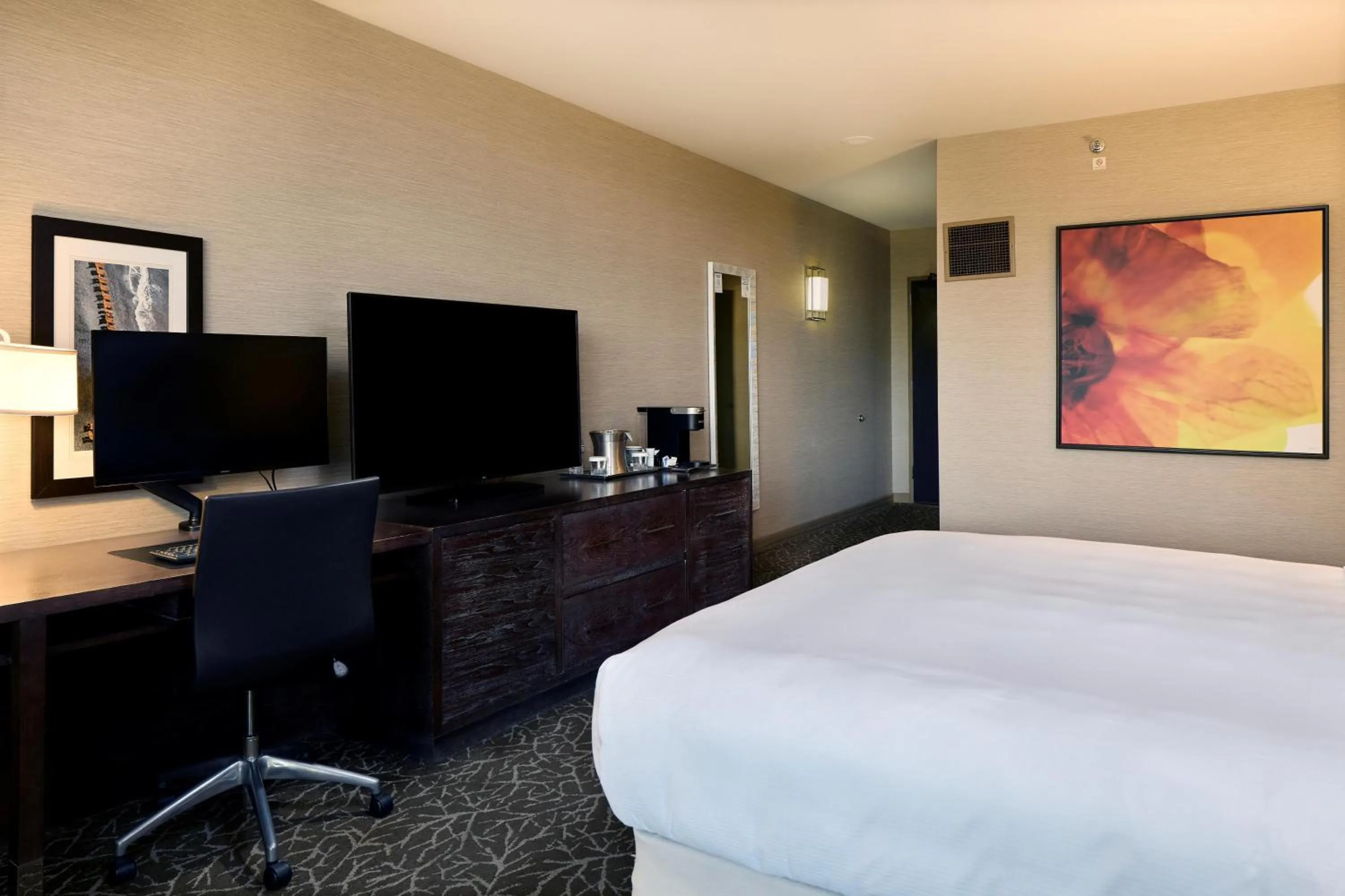 Bed in Hilton La Jolla Torrey Pines