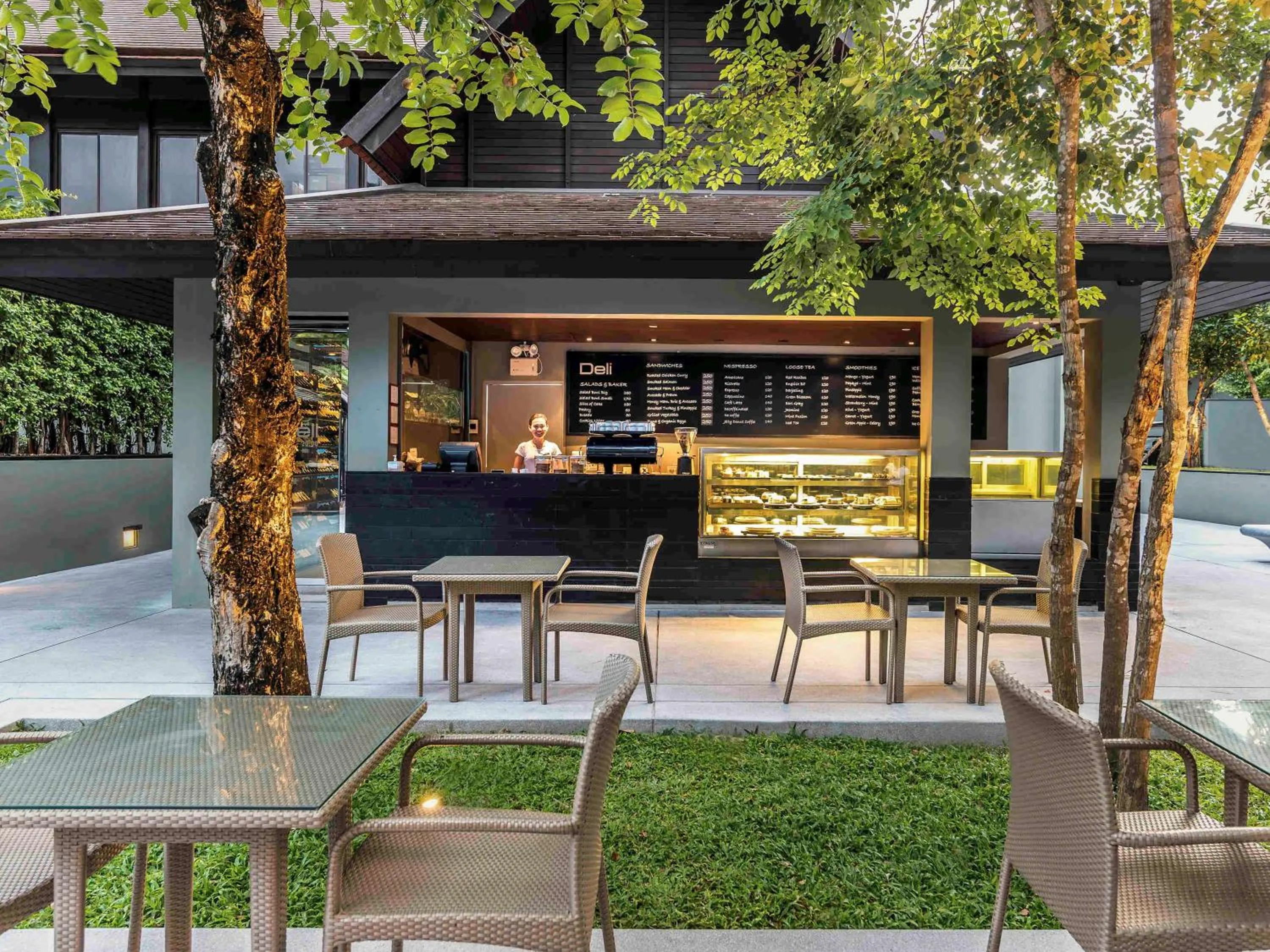 Restaurant/places to eat in Pullman Phuket Arcadia Naithon Beach