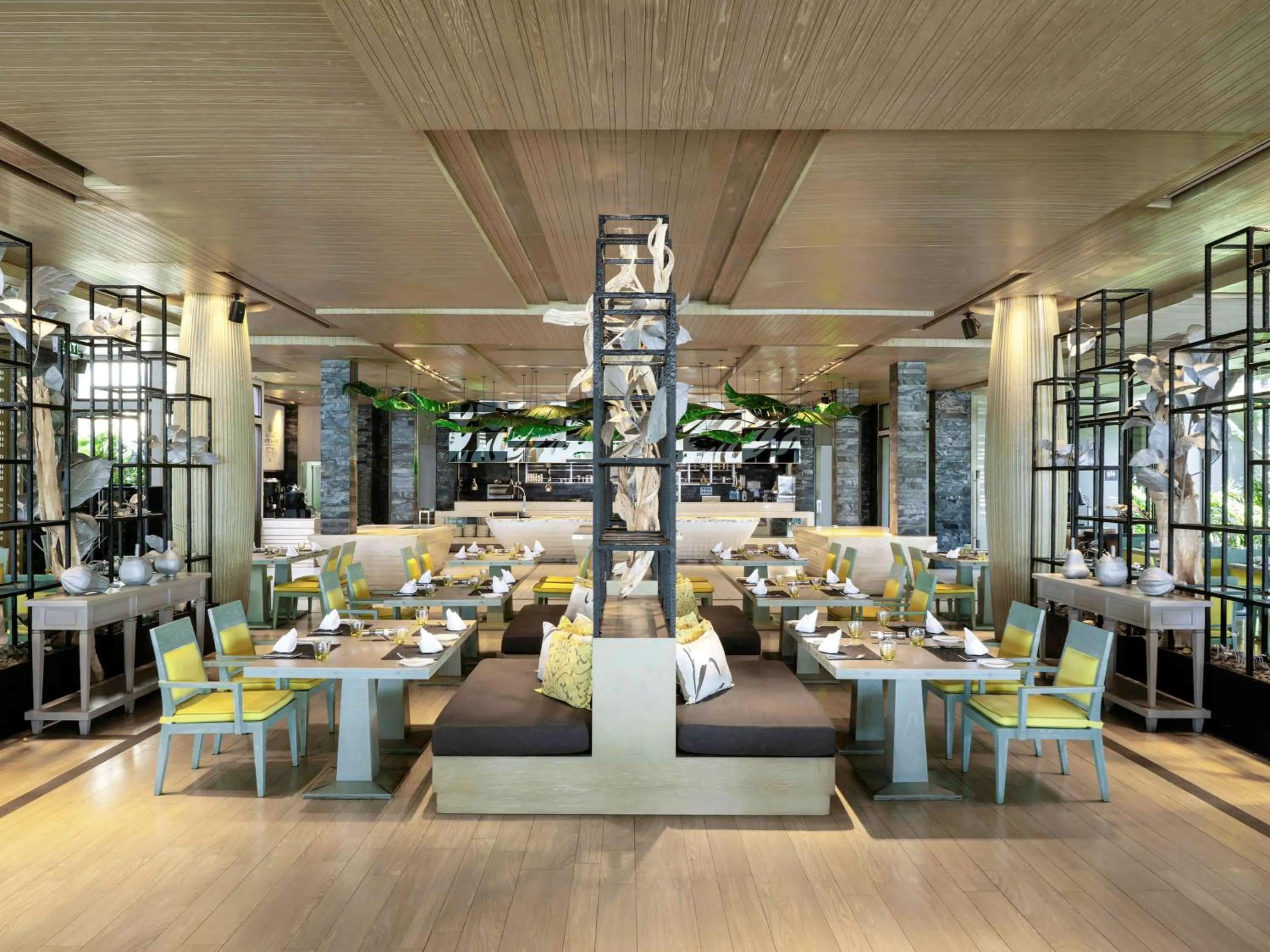 Restaurant/places to eat in Pullman Phuket Arcadia Naithon Beach