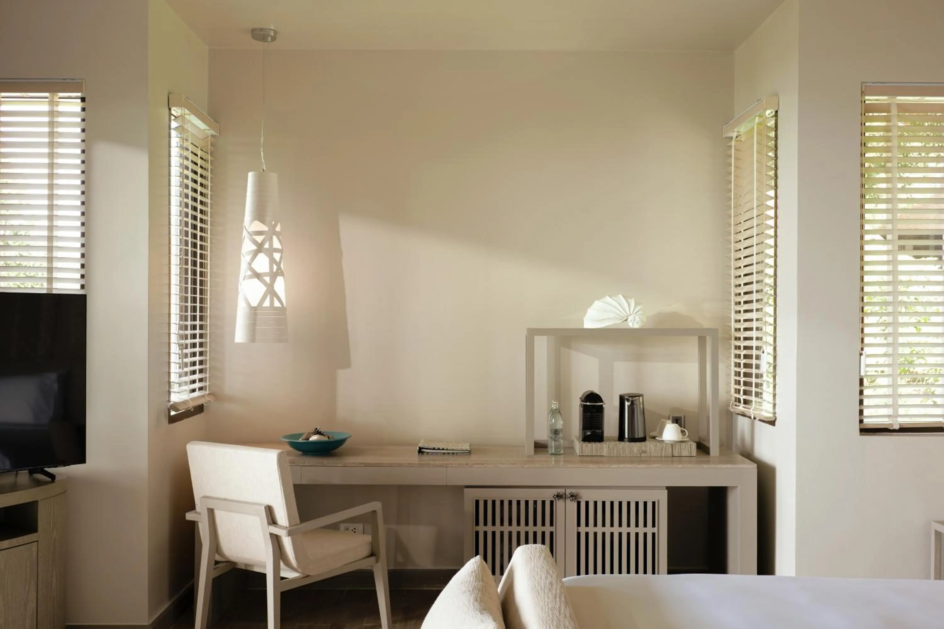 TV and multimedia, Bed in Pullman Phuket Arcadia Naithon Beach