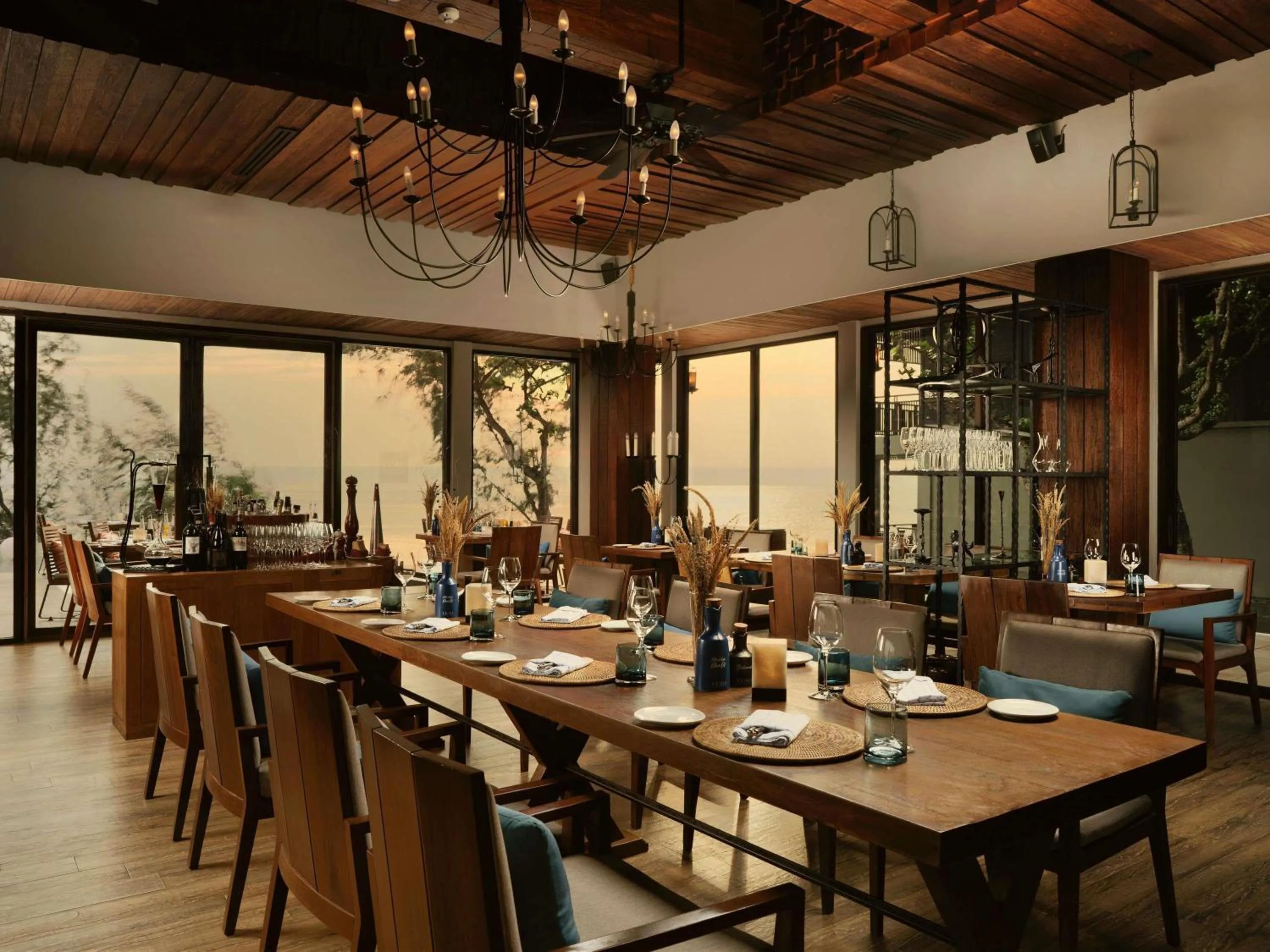 Restaurant/places to eat in Pullman Phuket Arcadia Naithon Beach