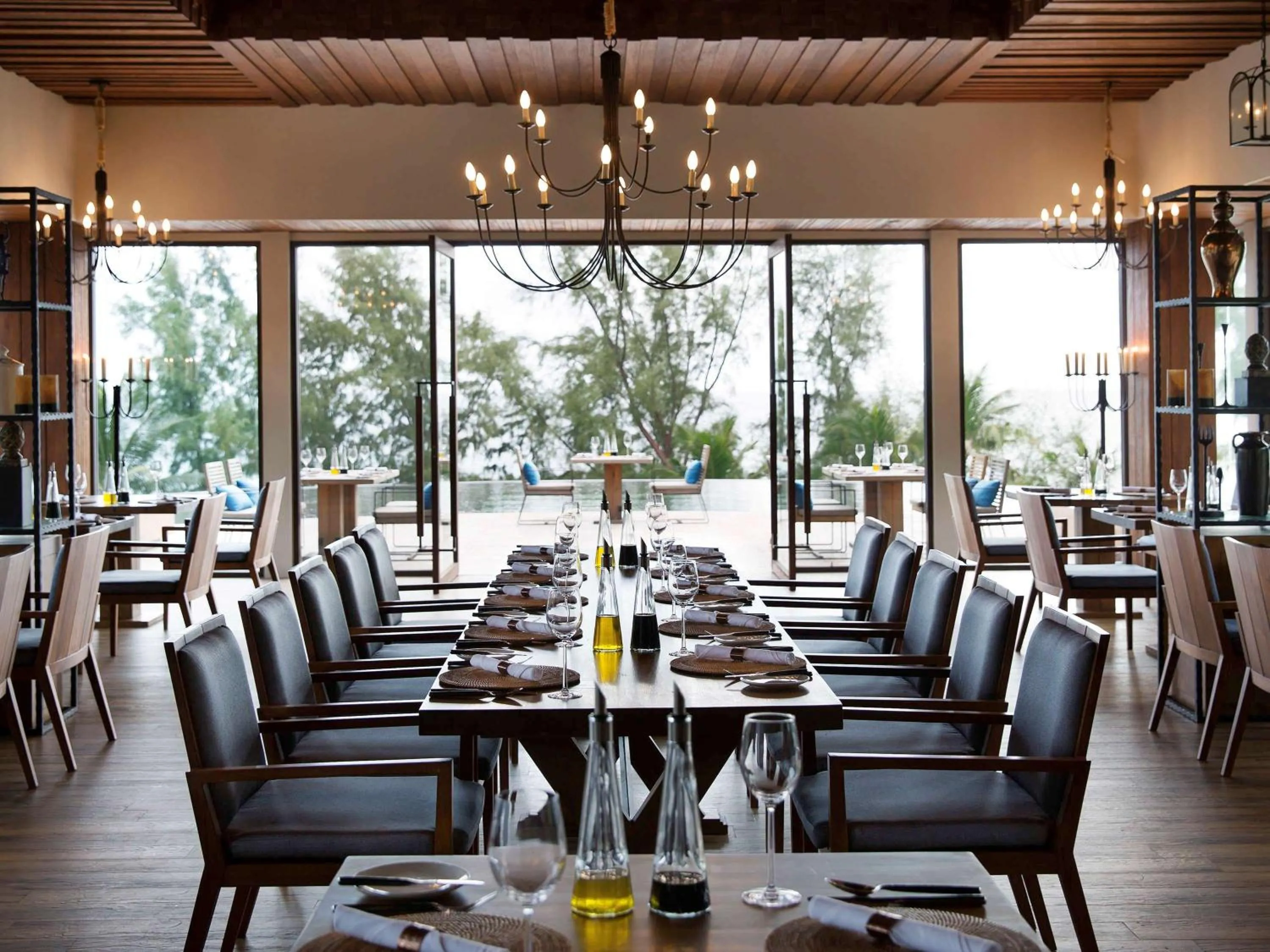 Restaurant/places to eat in Pullman Phuket Arcadia Naithon Beach