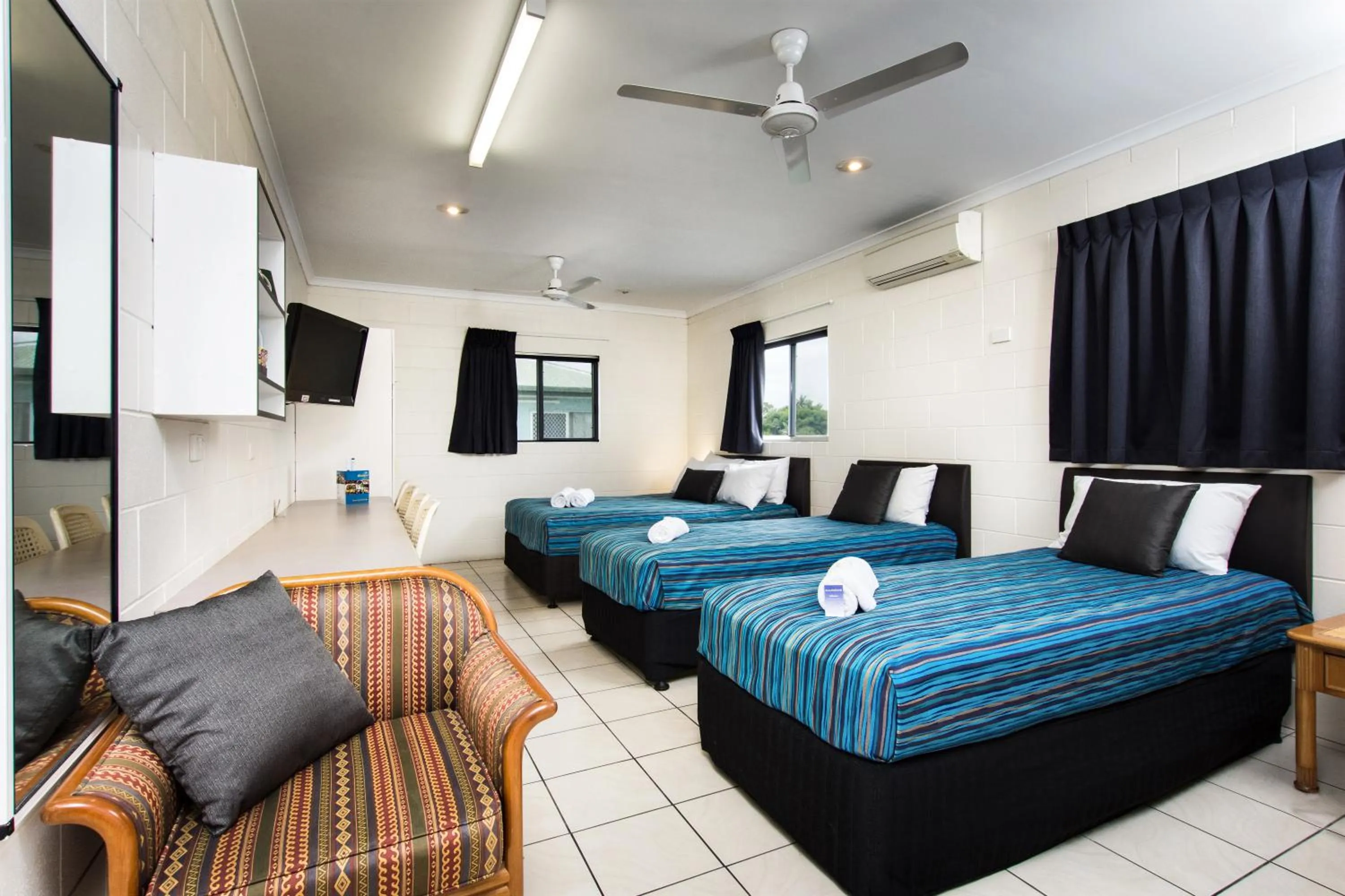 Photo of the whole room, Bed in Barrier Reef Motel Innisfail