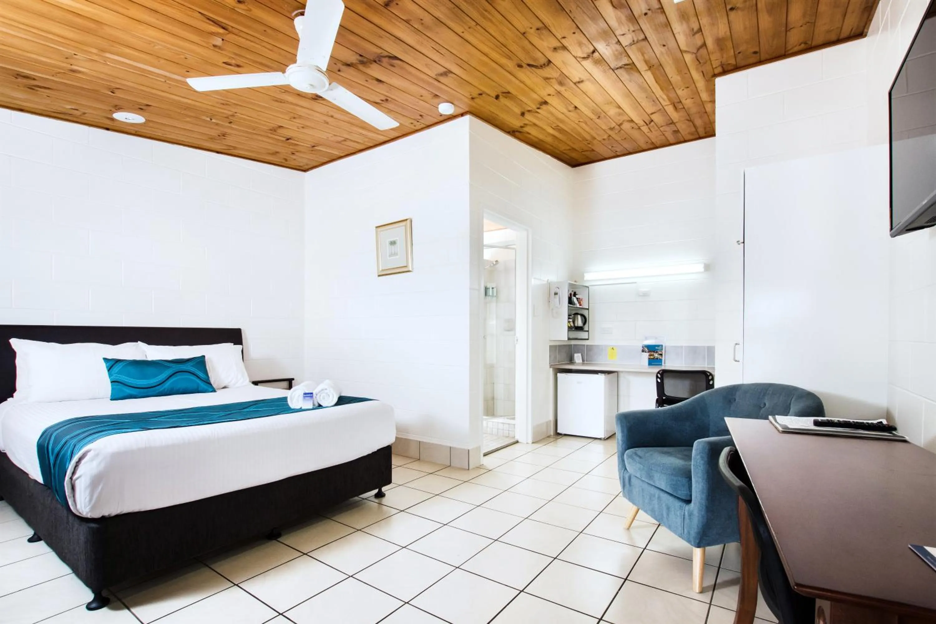 Photo of the whole room, Bed in Barrier Reef Motel Innisfail