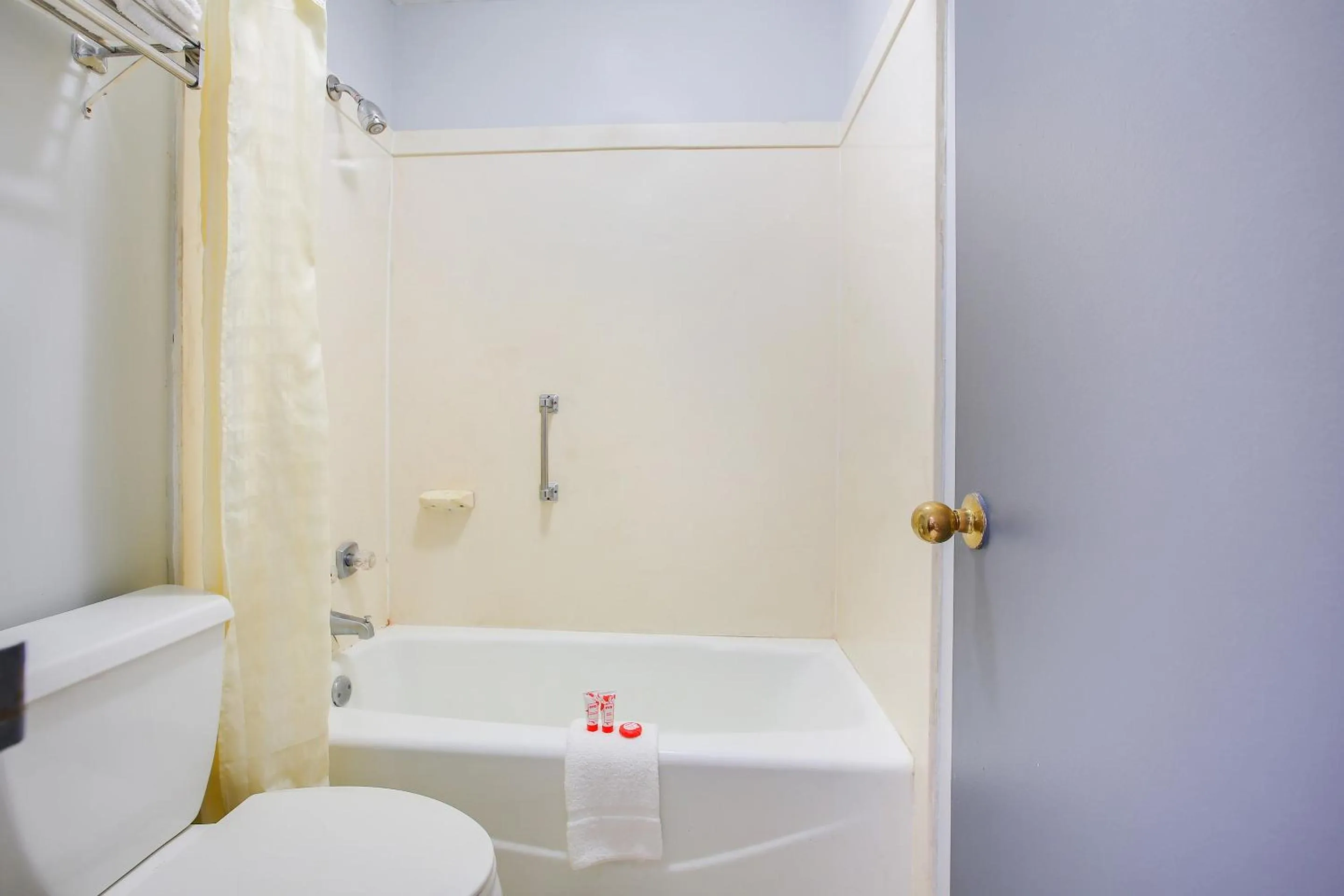 Bathroom in OYO Hotel Texarkana Trinity AR Hwy I-30