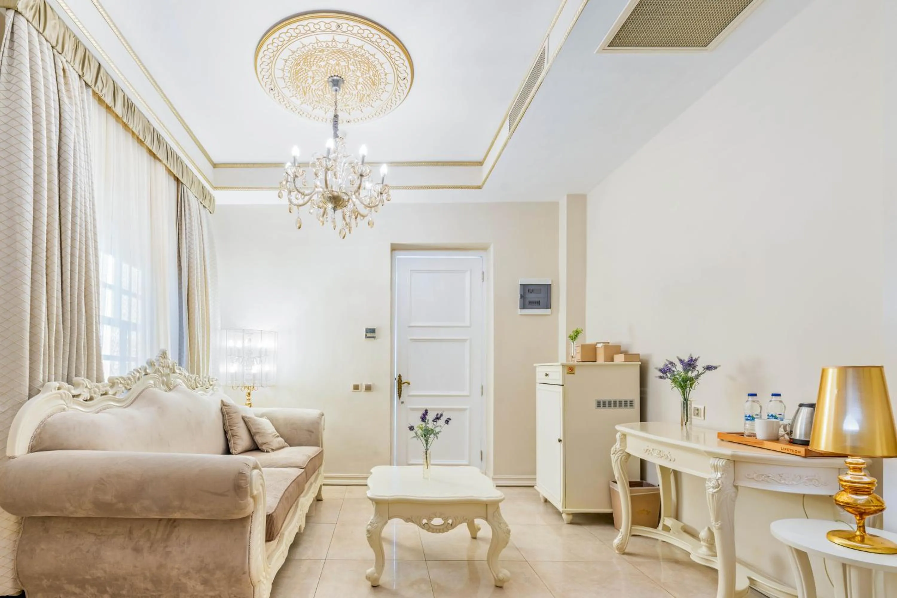 Photo of the whole room in Elegance East Hotel