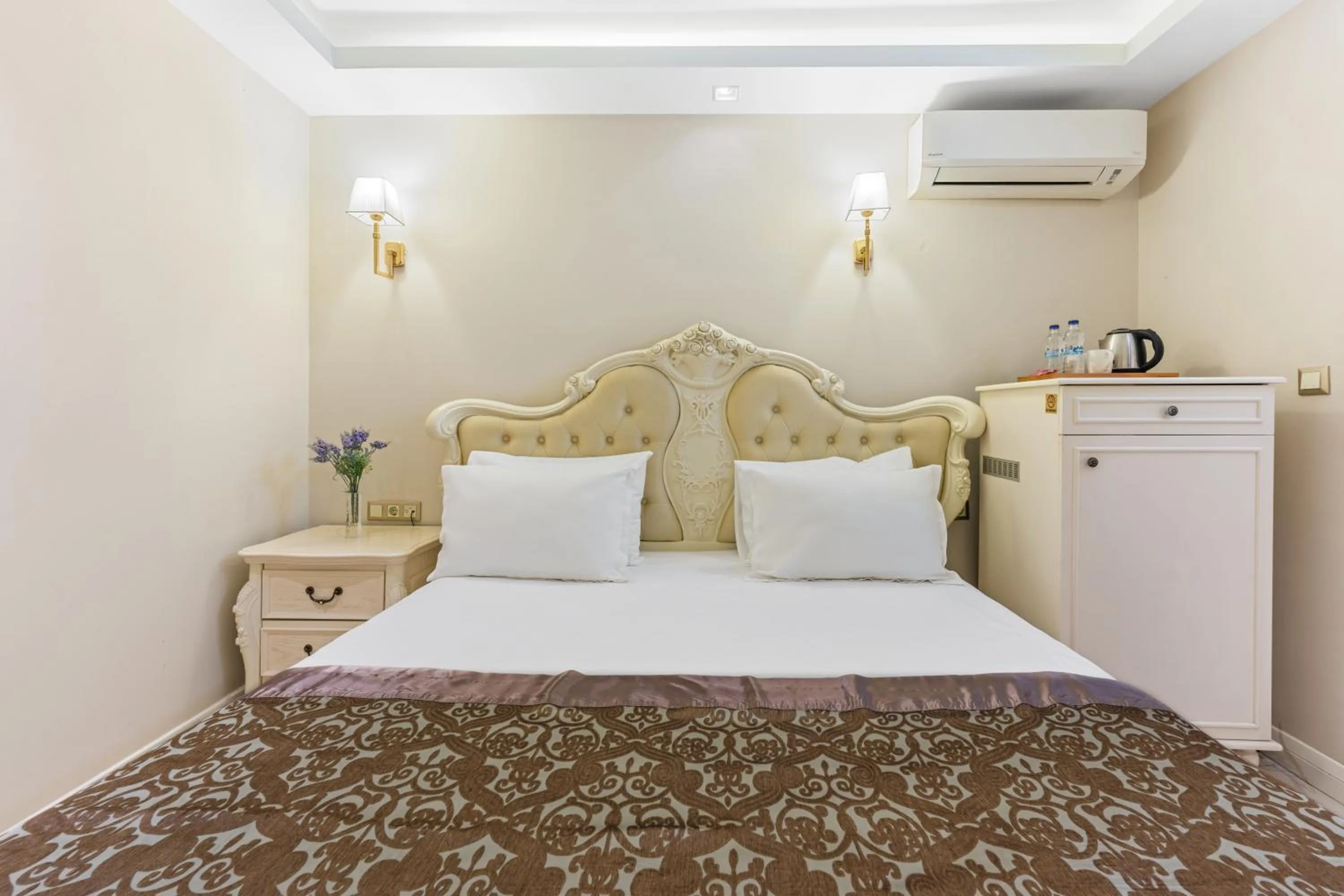 Bed in Elegance East Hotel