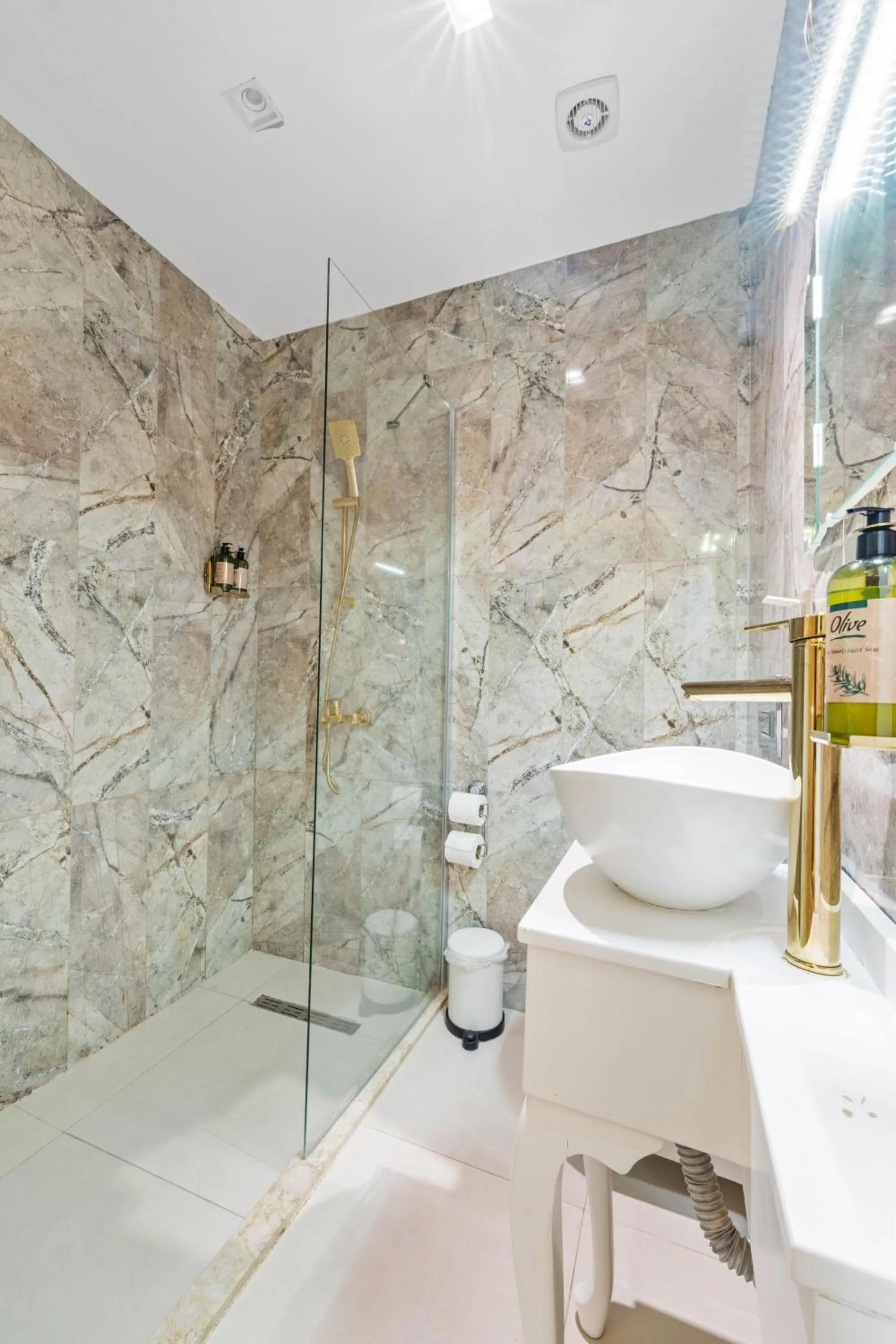 Shower in Elegance East Hotel