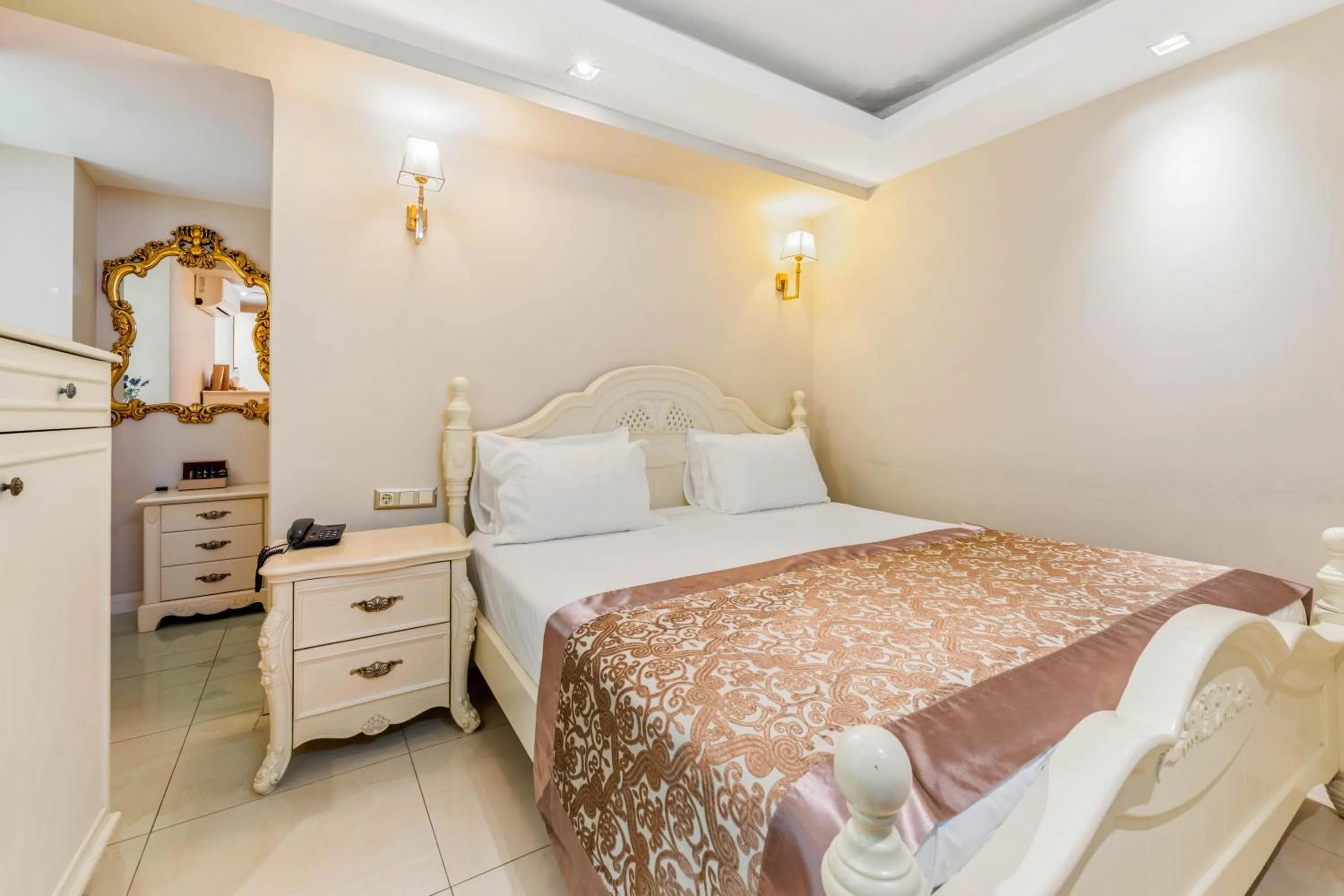 Bed in Elegance East Hotel