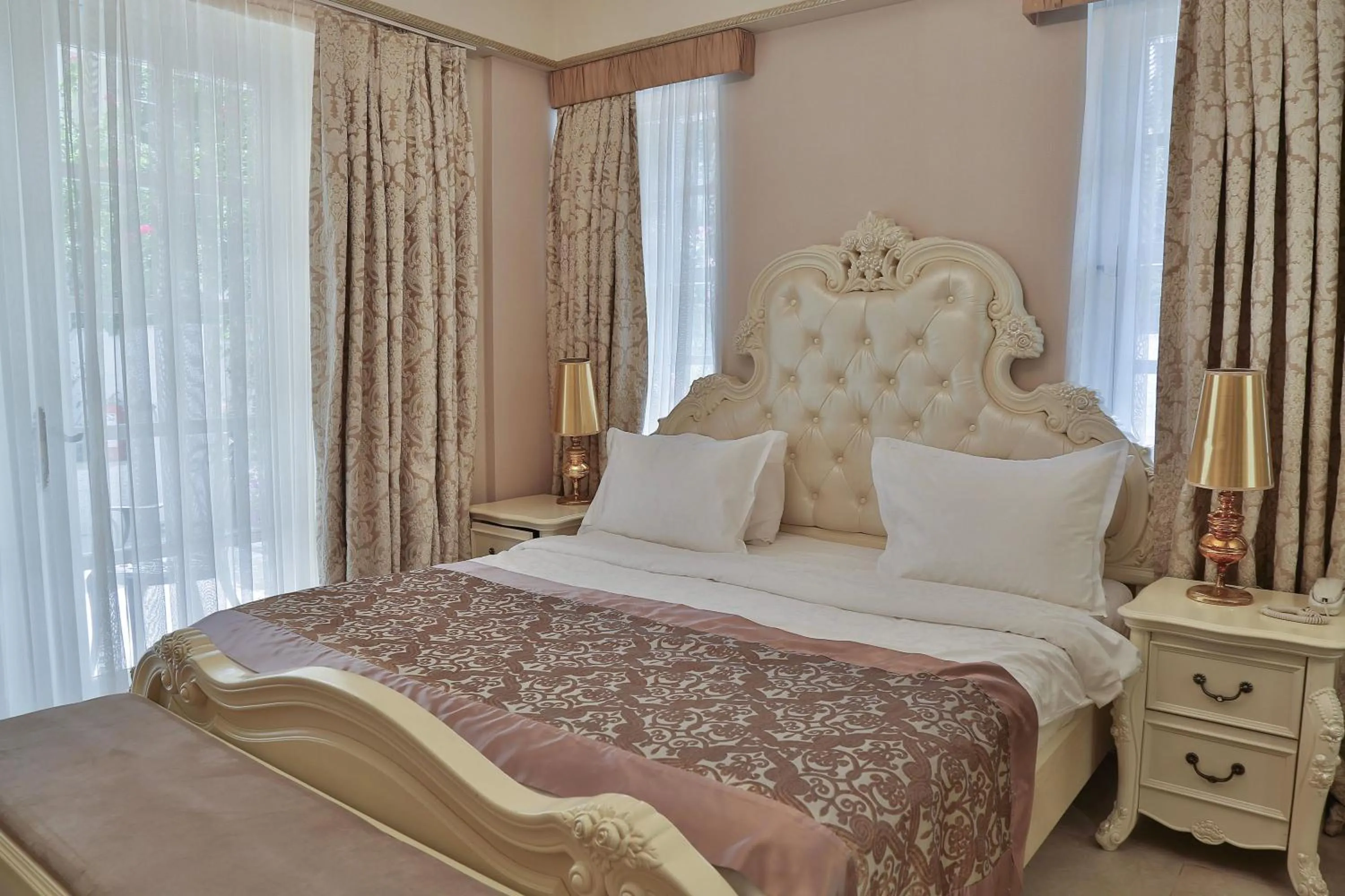 Bed in Elegance East Hotel