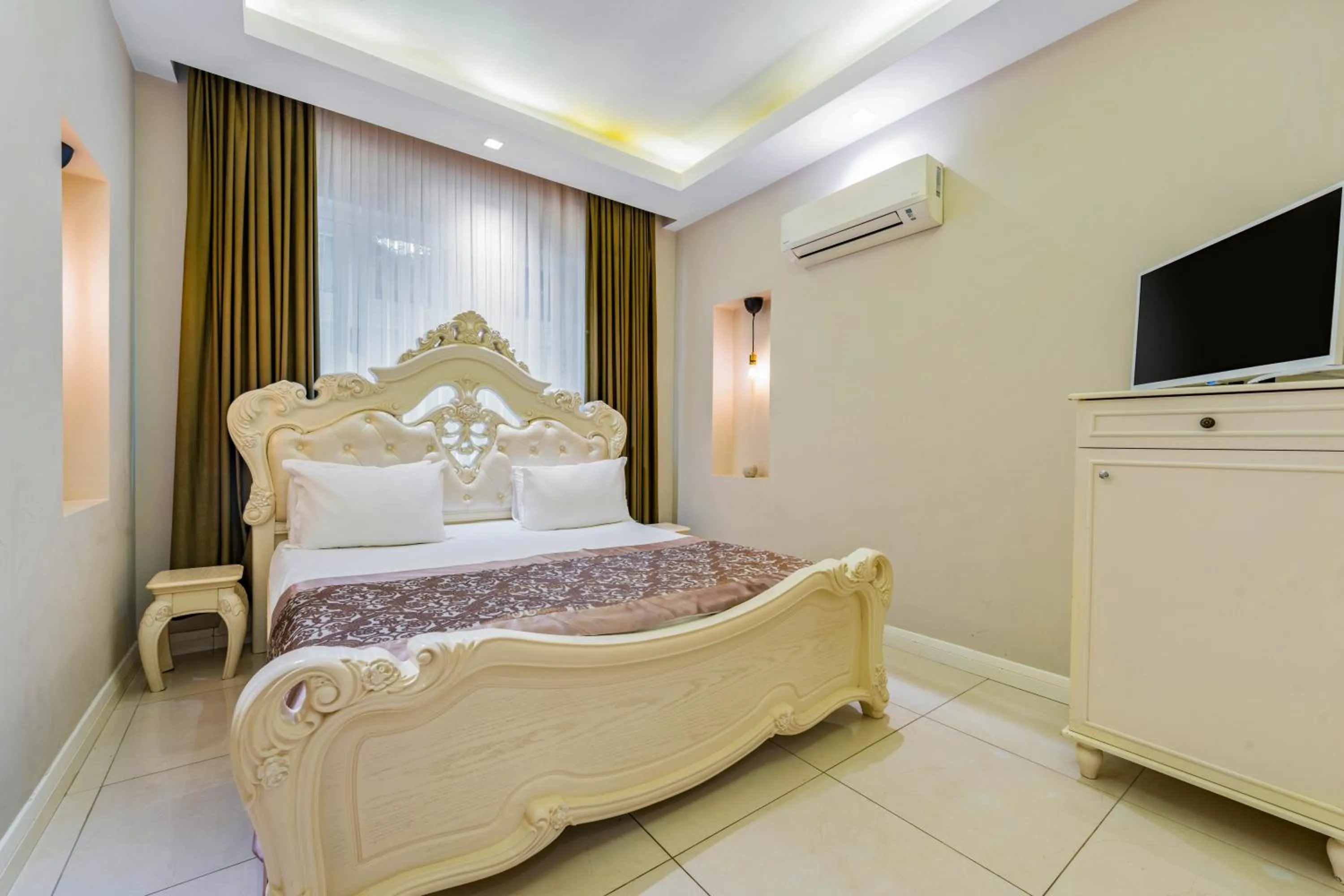 Photo of the whole room, Bed in Elegance East Hotel