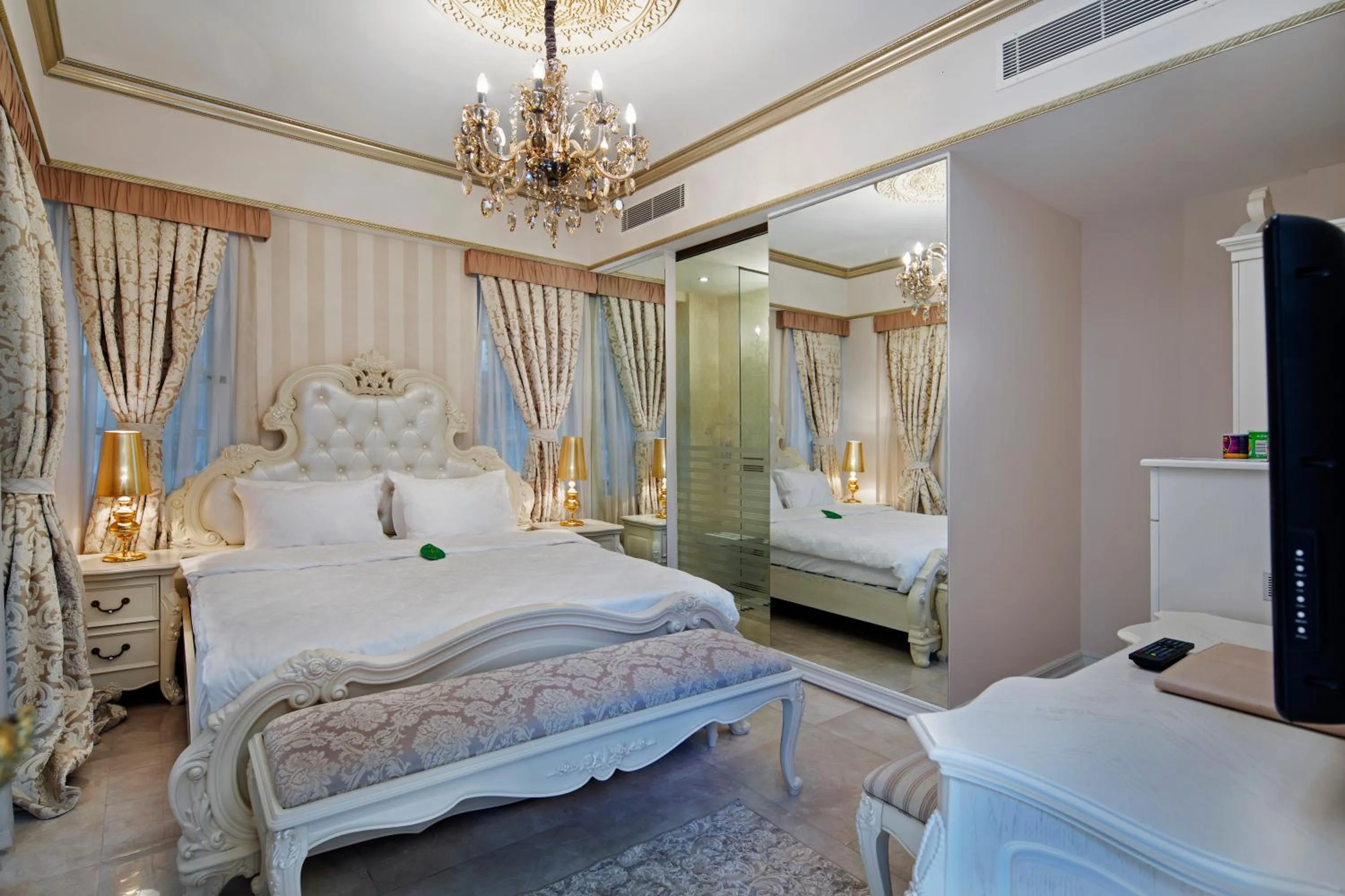 Photo of the whole room, Bed in Elegance East Hotel