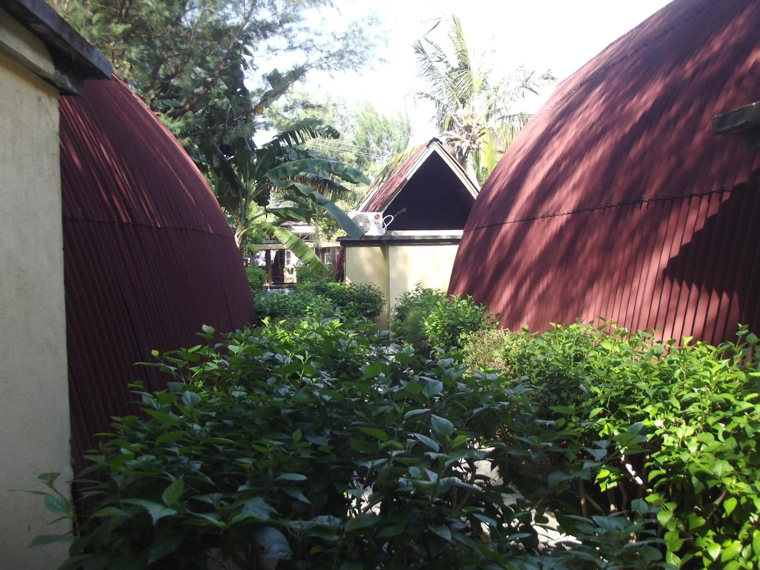 Garden in Coral Beach 2 Bungalow