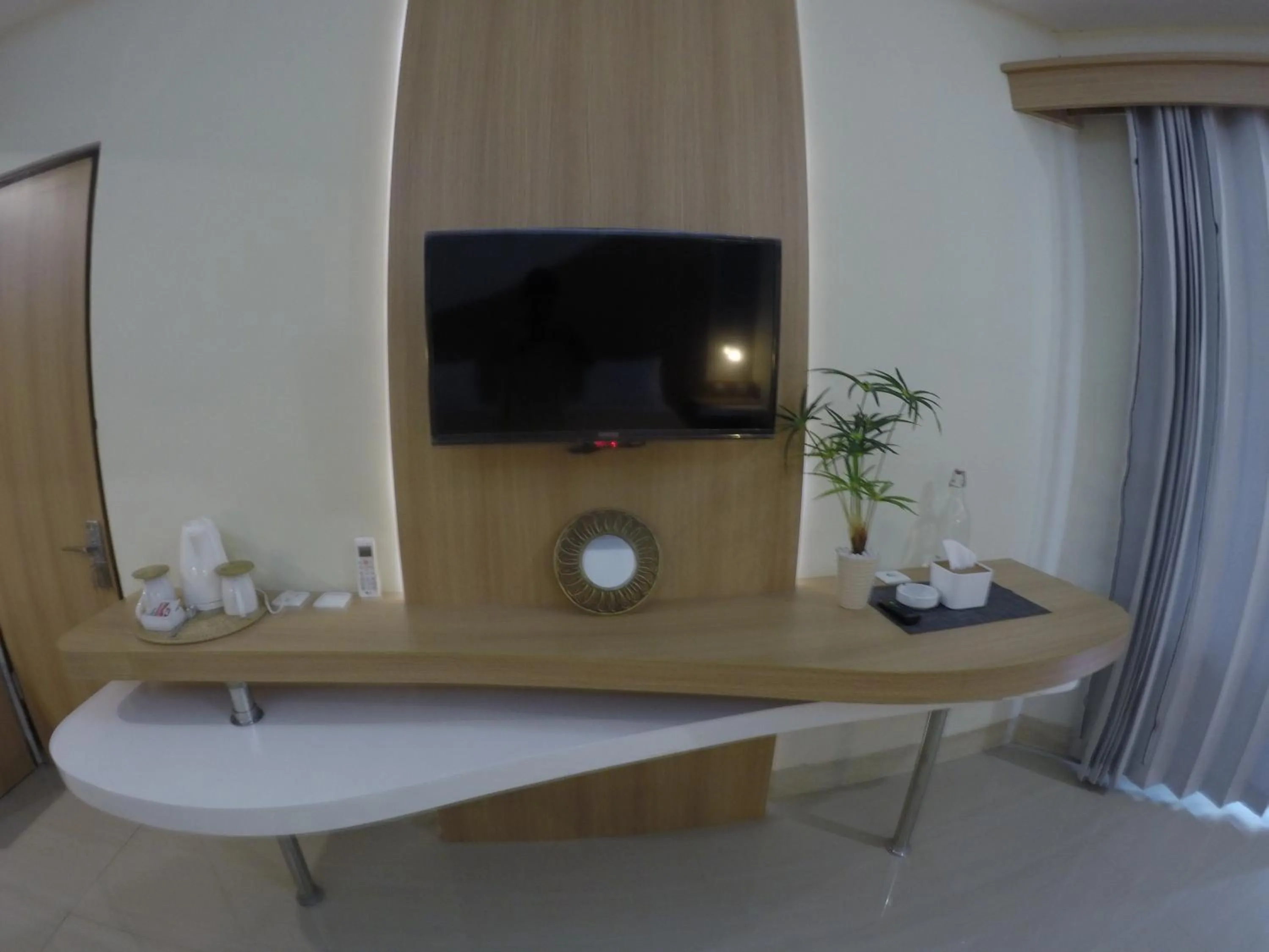 TV and multimedia in Coral Beach 2 Bungalow