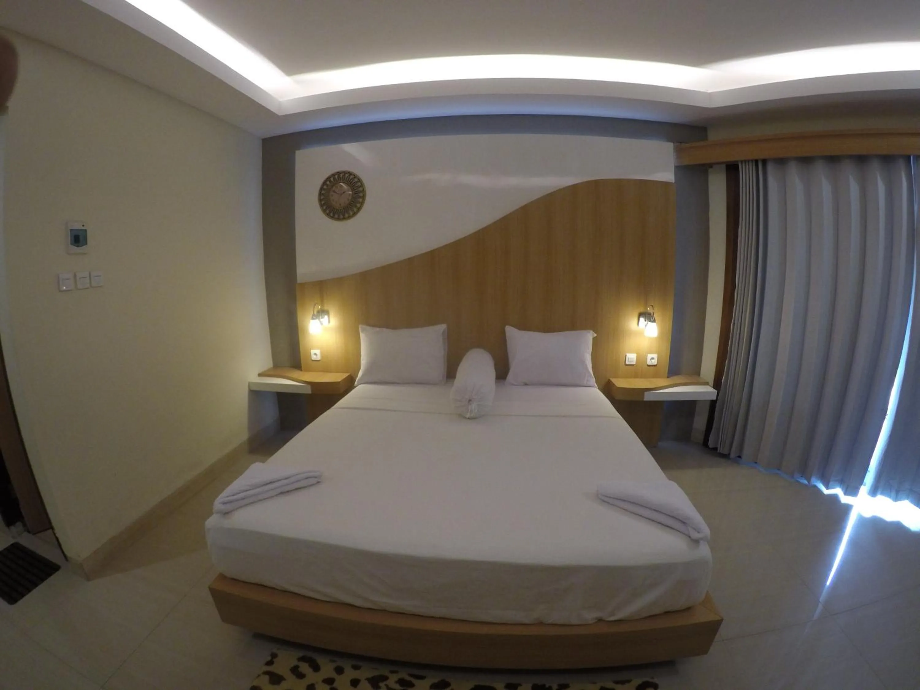 Bedroom, Bed in Coral Beach 2 Bungalow