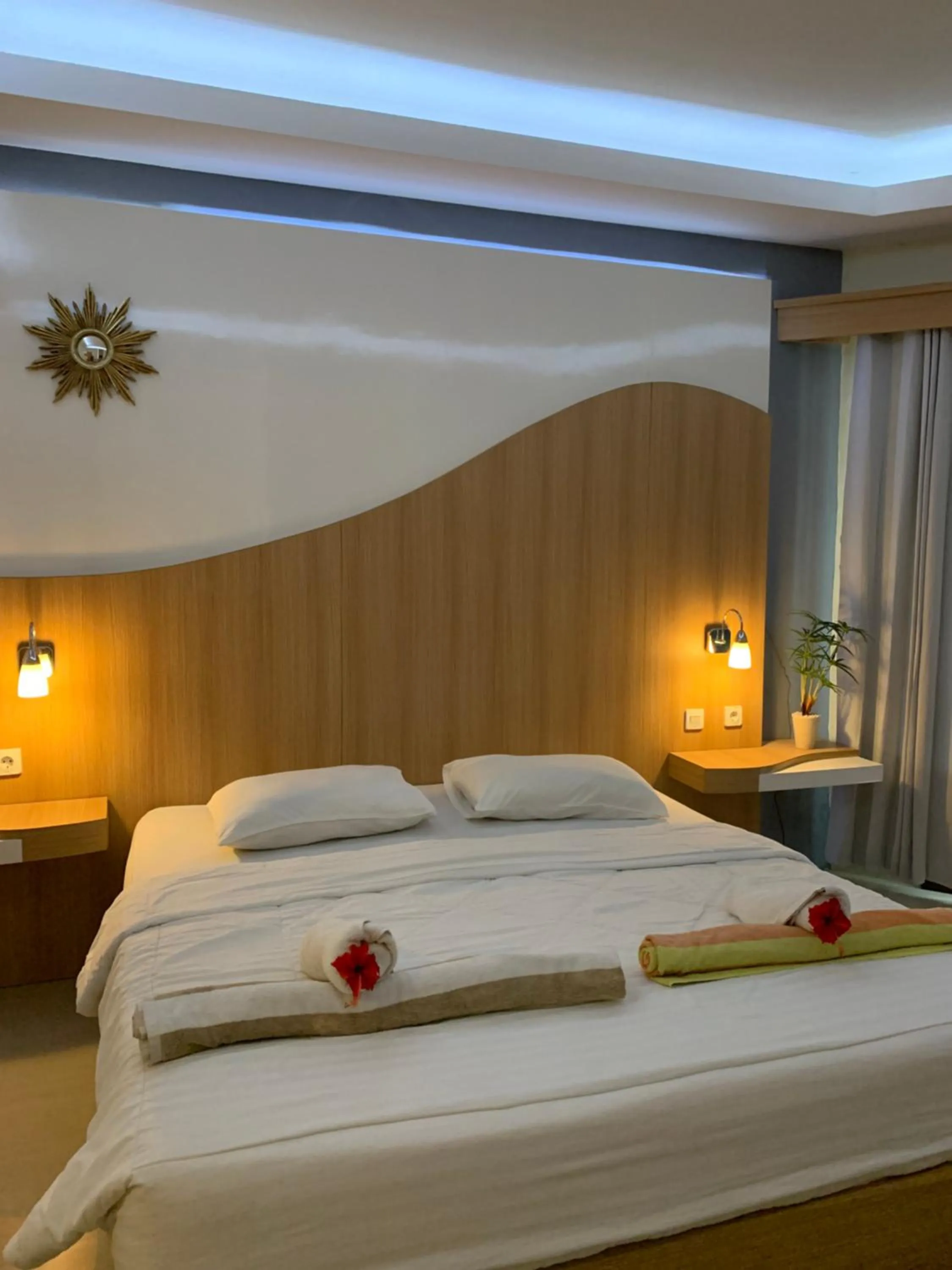 Bedroom, Bed in Coral Beach 2 Bungalow