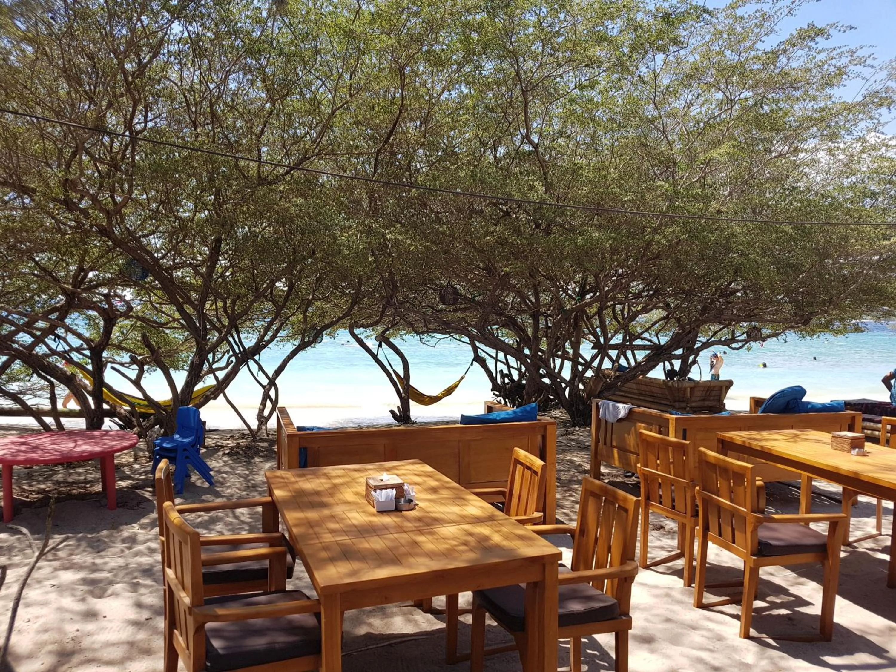 Restaurant/places to eat in Coral Beach 2 Bungalow