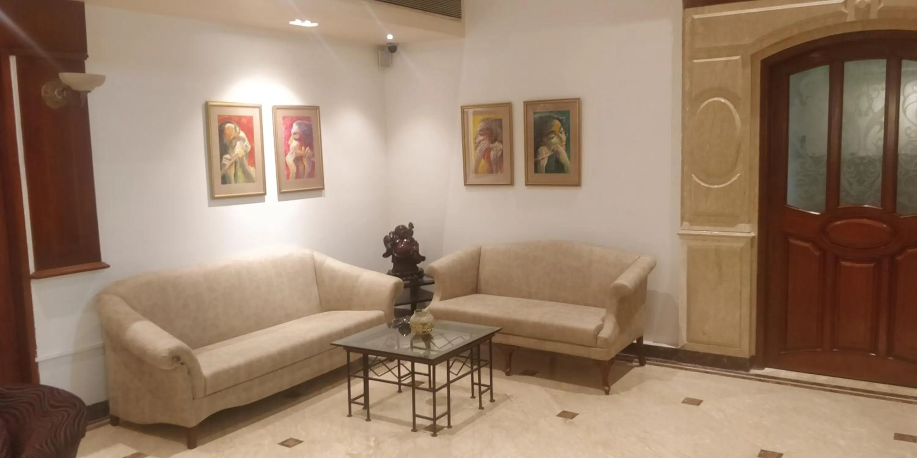 Communal lounge/ TV room in VITS Sharanam, Thane