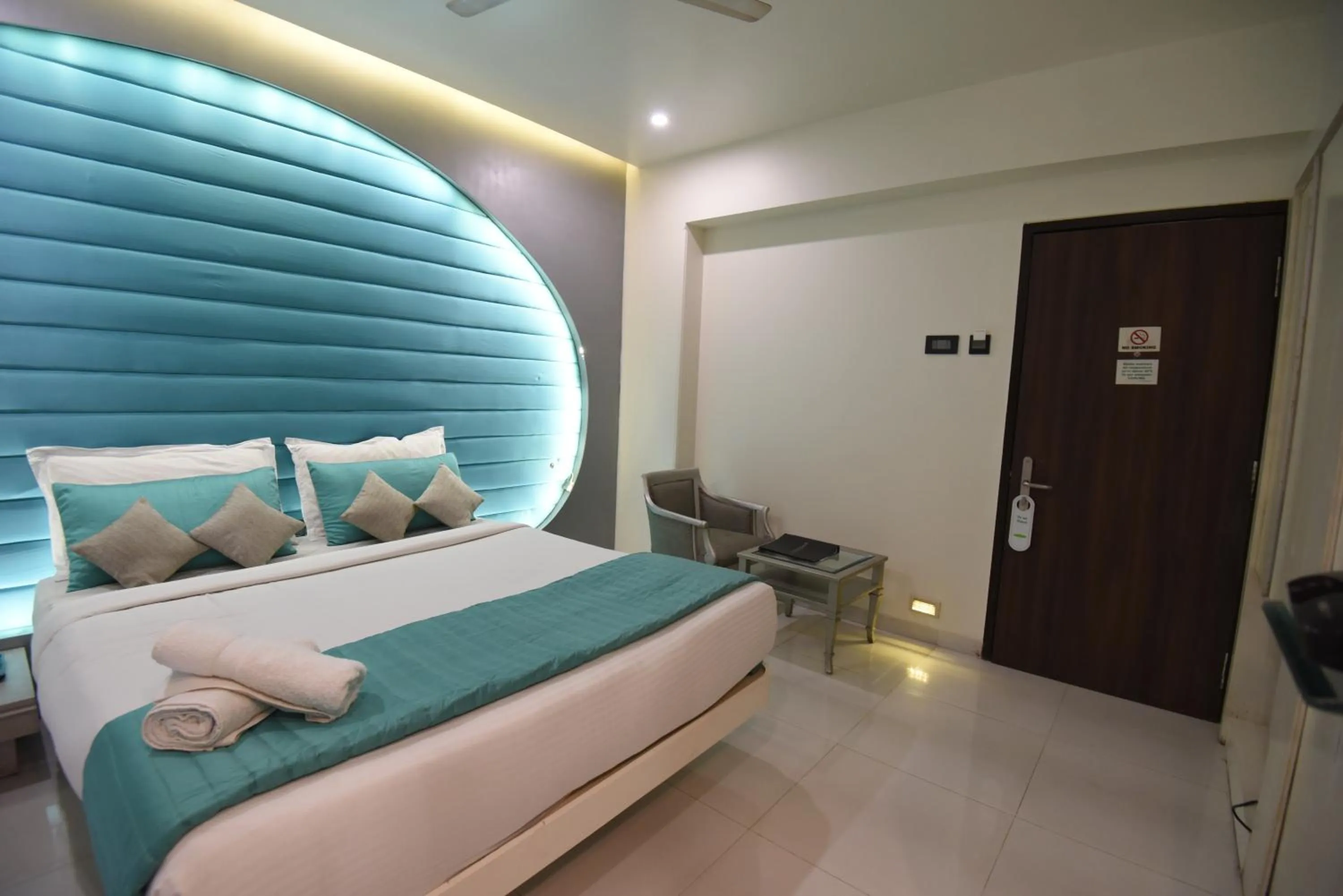 Seating area, Bed in VITS Sharanam, Thane