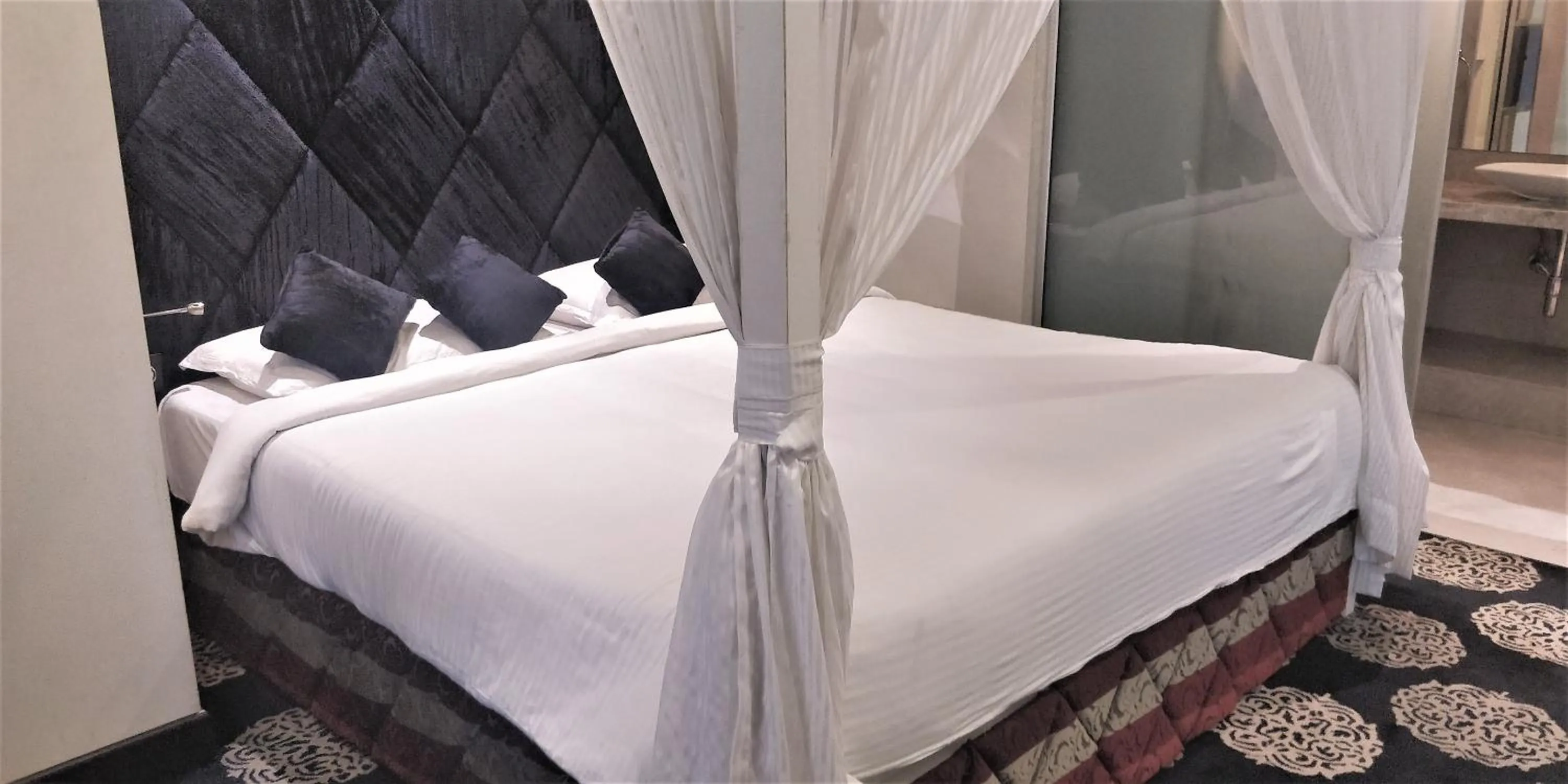 Bedroom, Bed in VITS Sharanam, Thane