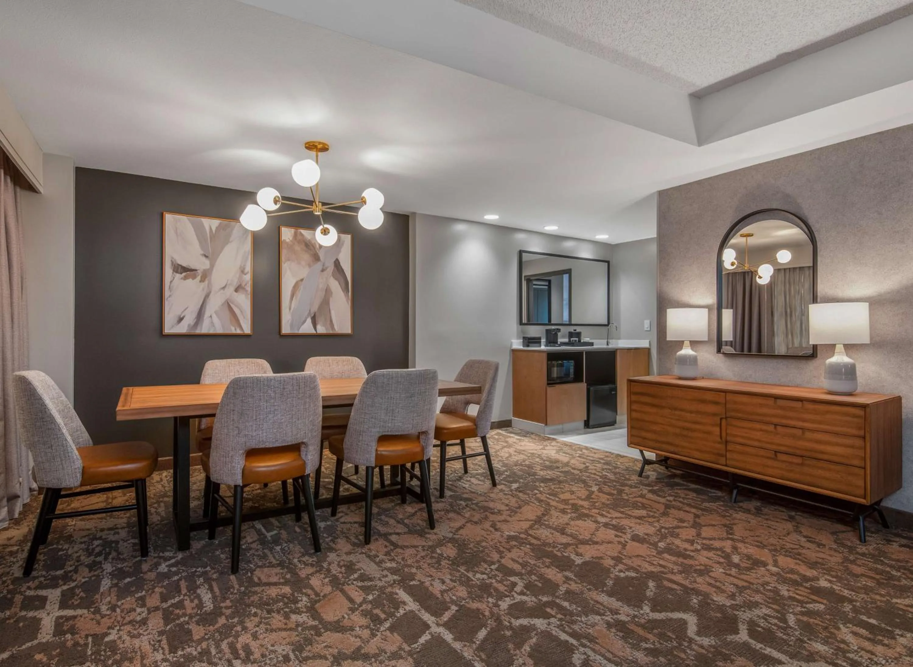Bedroom in Embassy Suites by Hilton Albuquerque