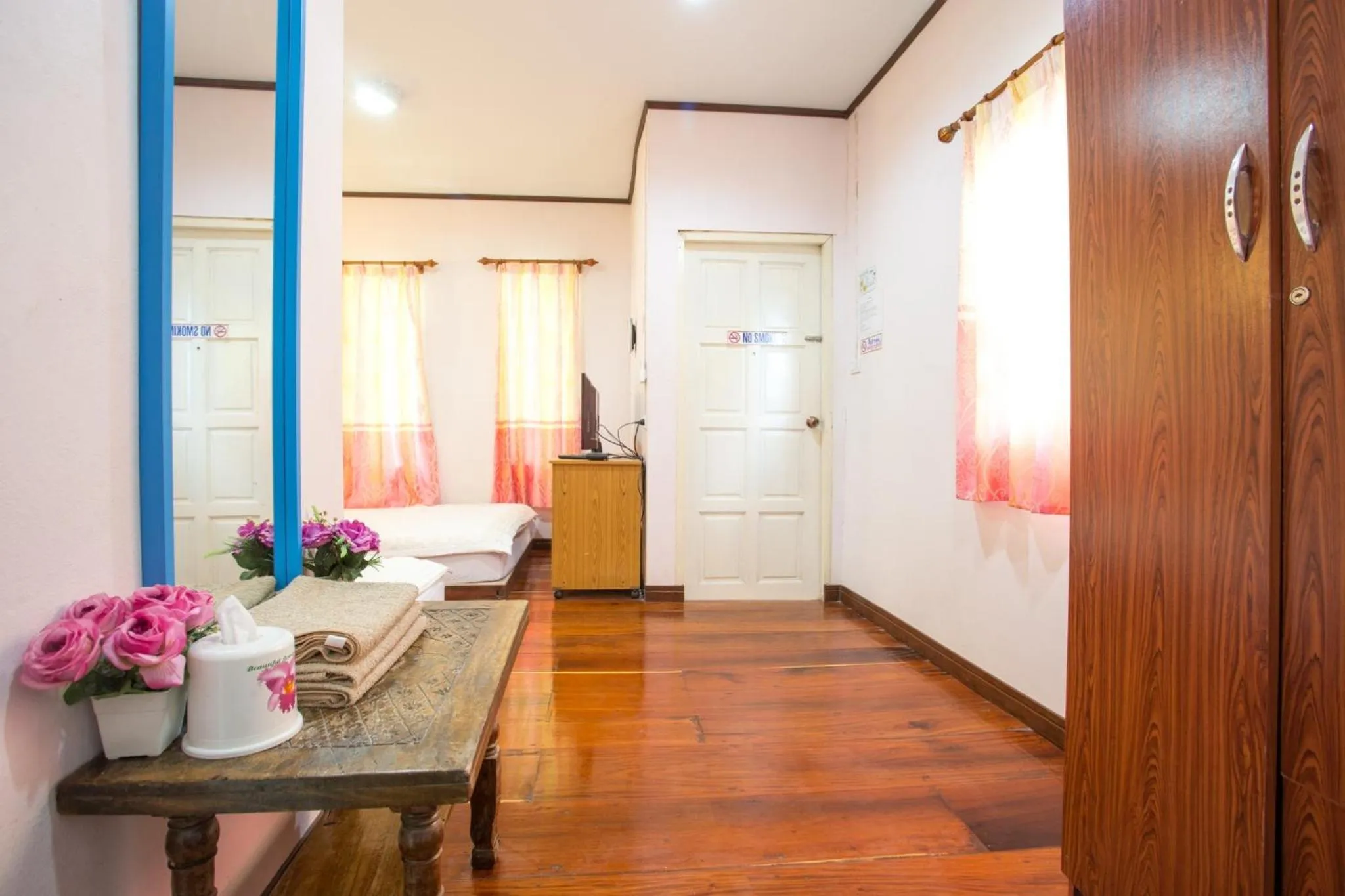 Seating area, Bed in Greenhouse resort