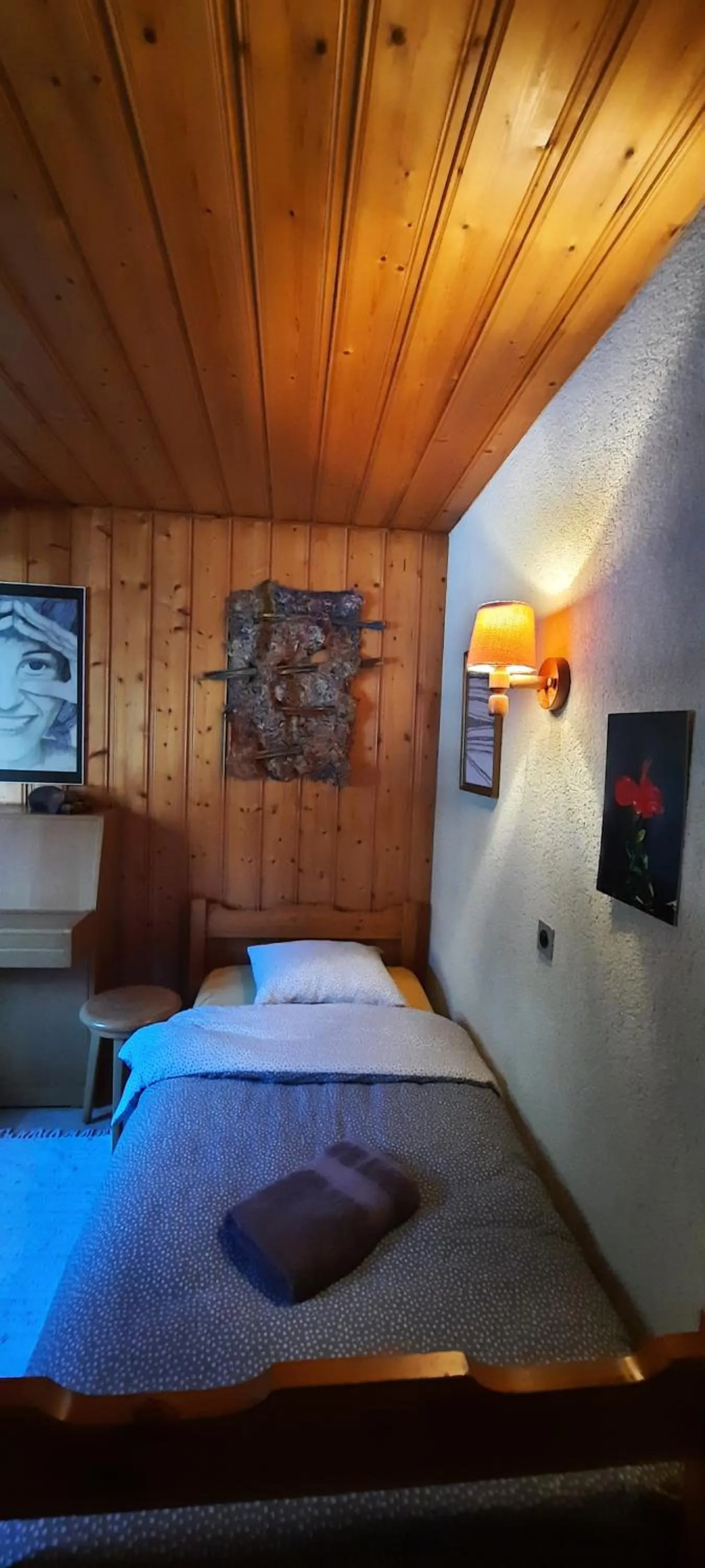 Bed in BnB Claudy et Elizabeth Michellod-Dutheil