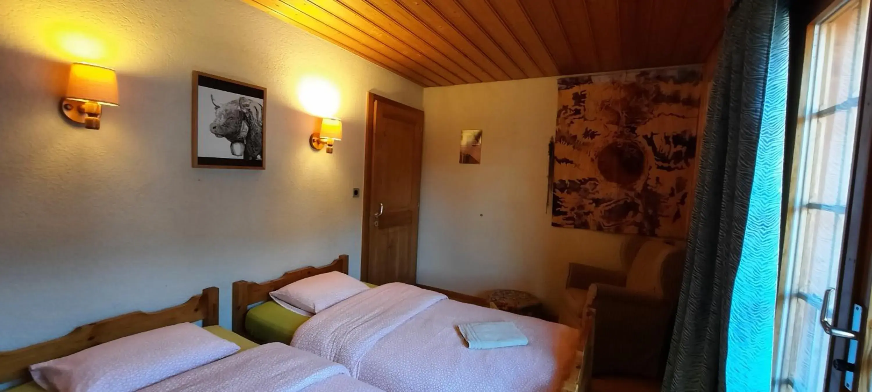 Twin Room with Mountain View in BnB Claudy et Elizabeth Michellod-Dutheil Twin Room with Mountain View in BnB Claudy et Elizabeth Michellod-Dutheil