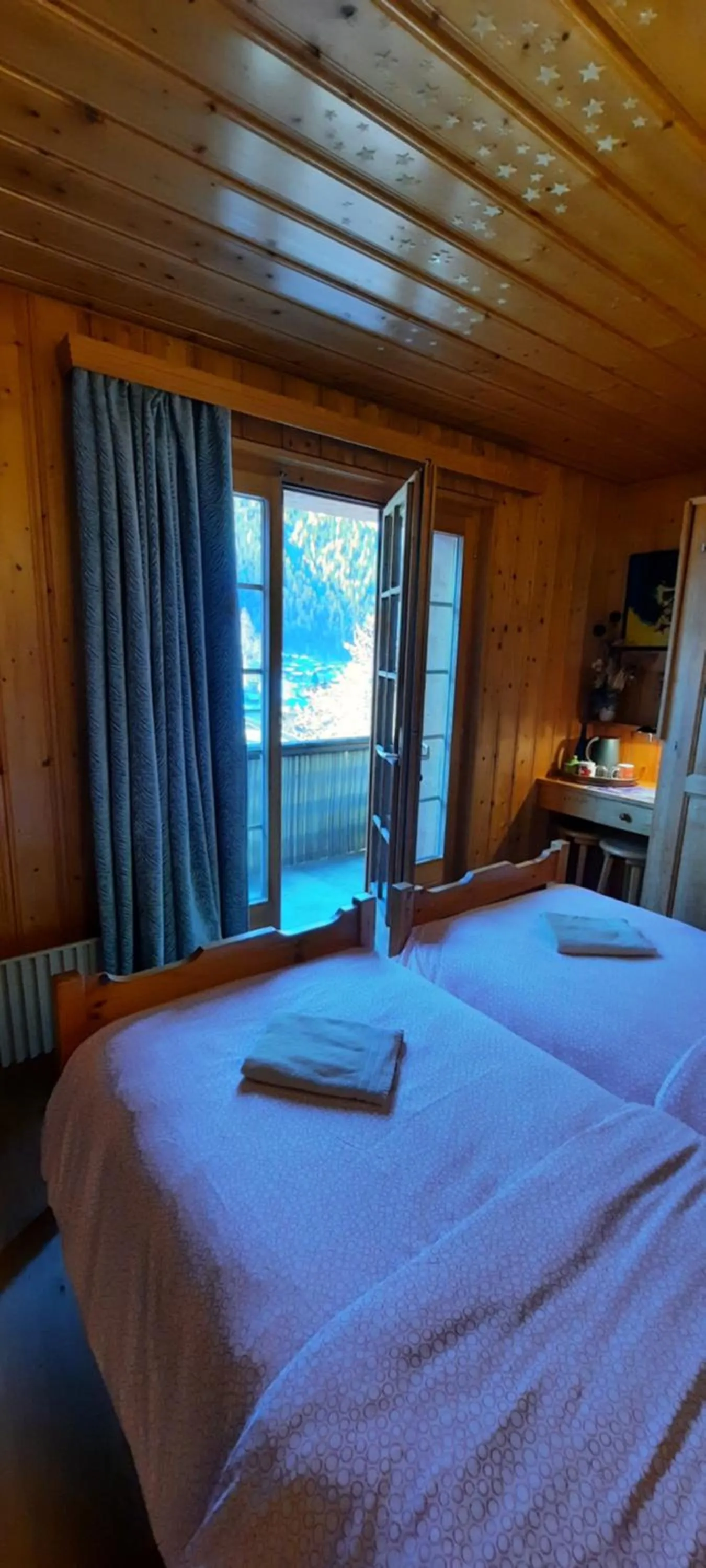 Photo of the whole room, Bed in BnB Claudy et Elizabeth Michellod-Dutheil