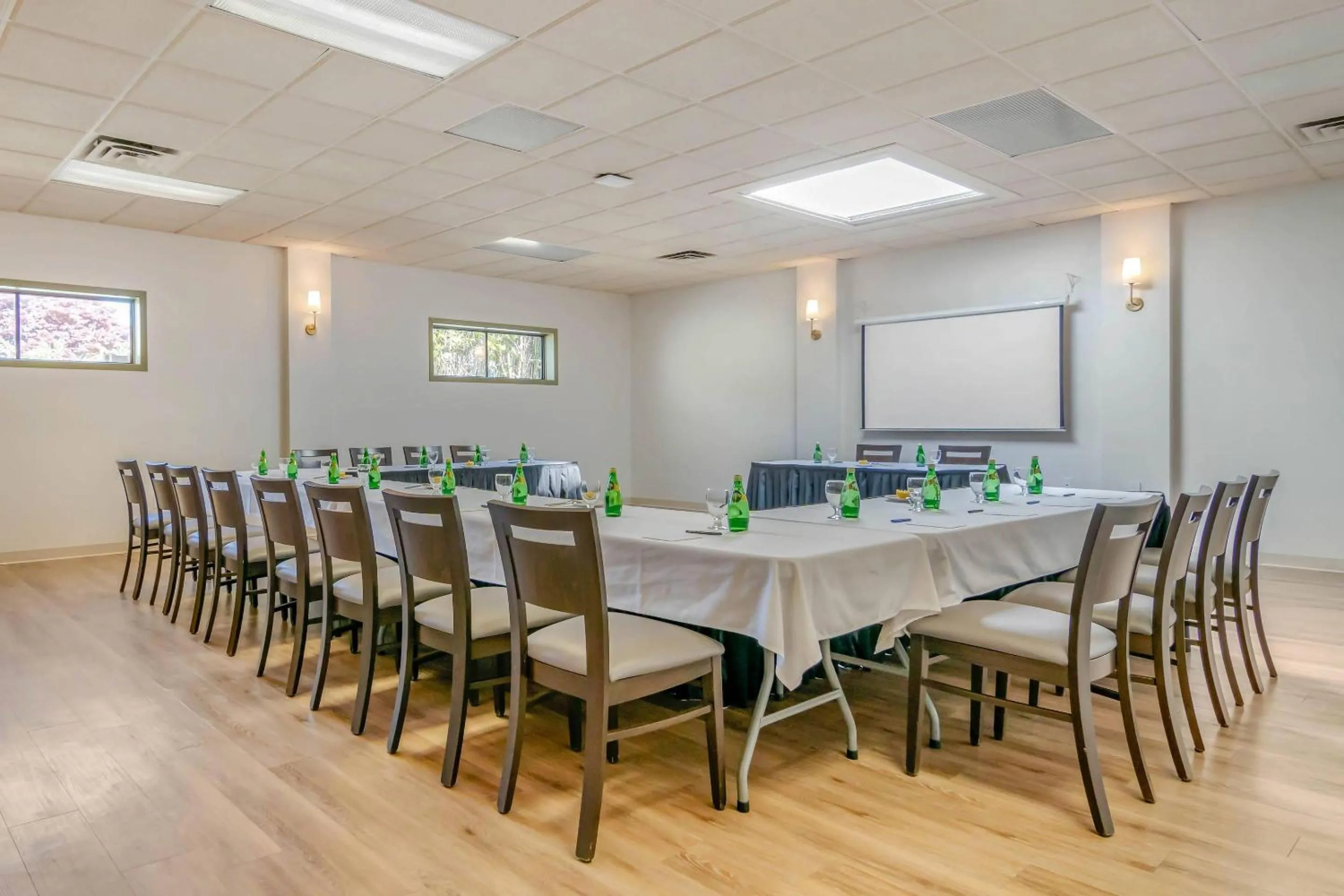 Meeting/conference room in Bayside Resort, an Ascend Collection Resort