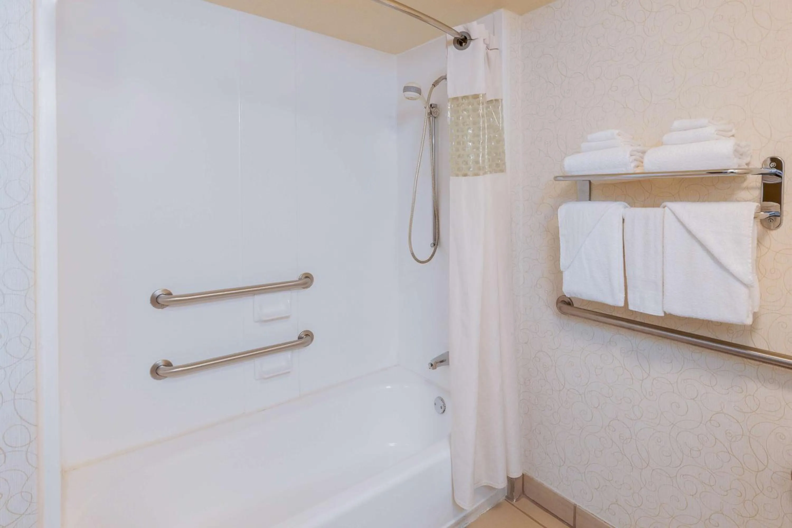 Bathroom in Hampton Inn San Marcos