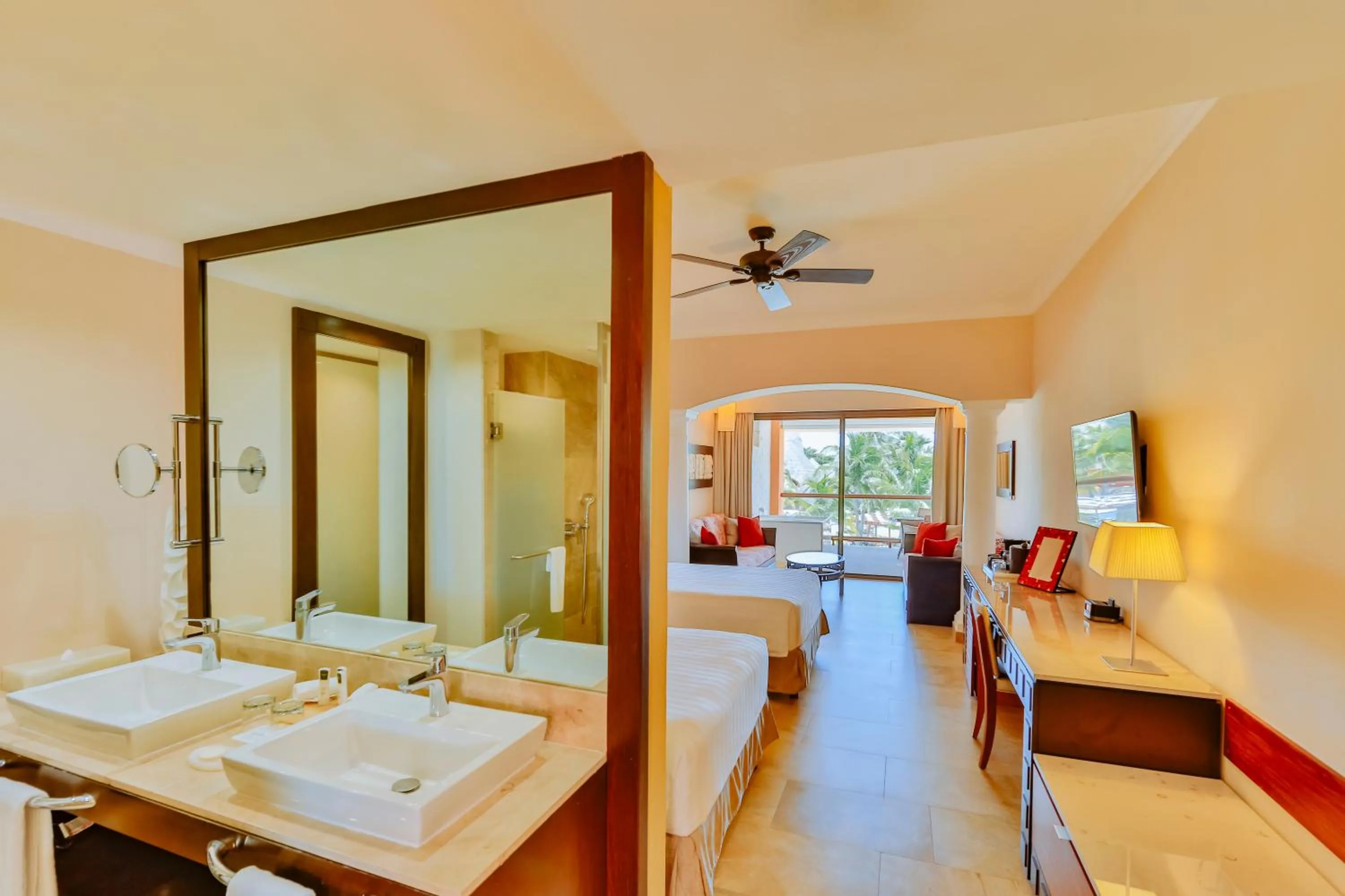 Bathroom, Bed in Barceló Maya Caribe - All Inclusive