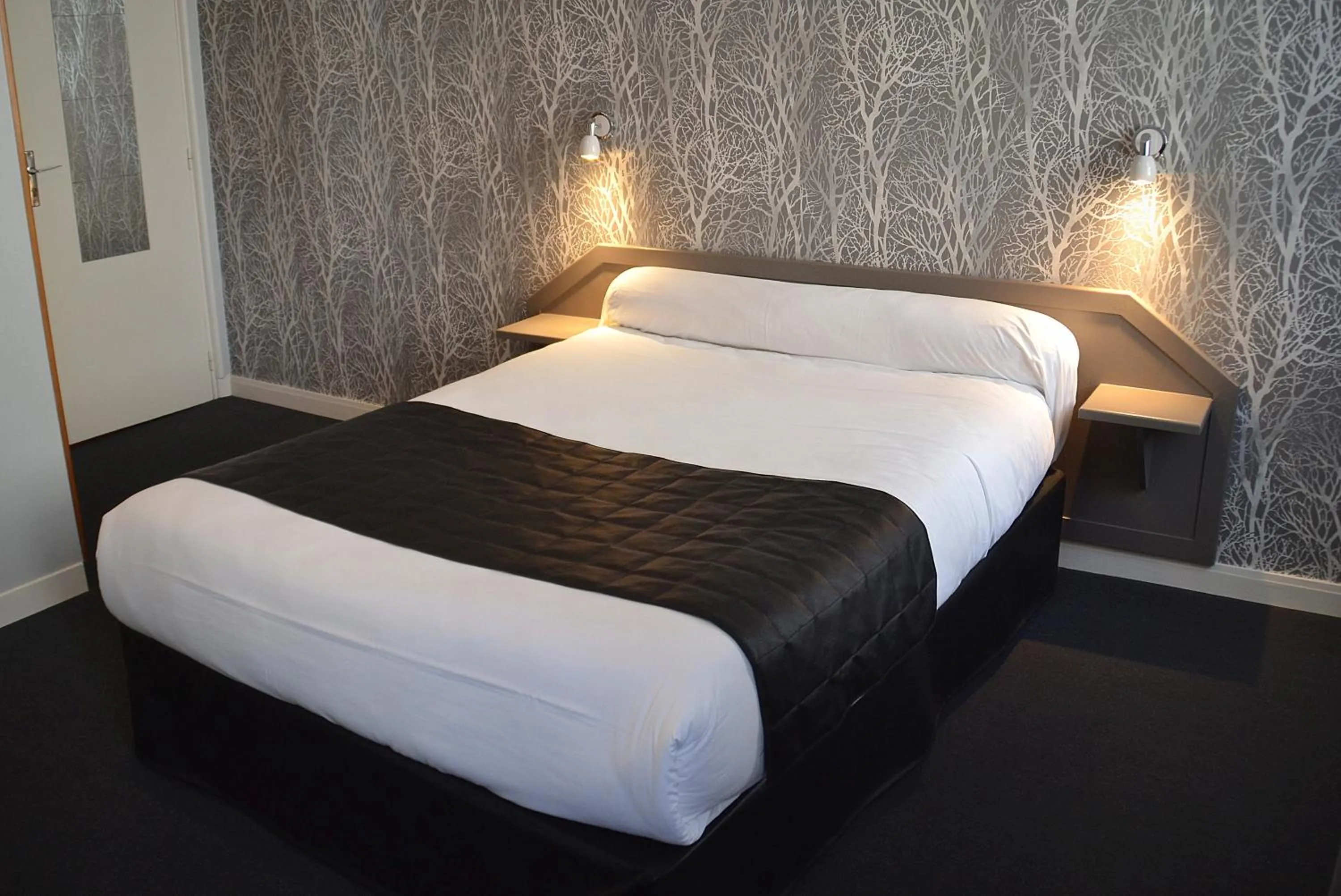 Bed in Hotel Angleterre