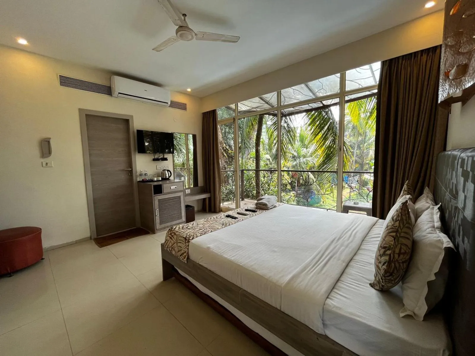 Bed in Sharanam Green Resort