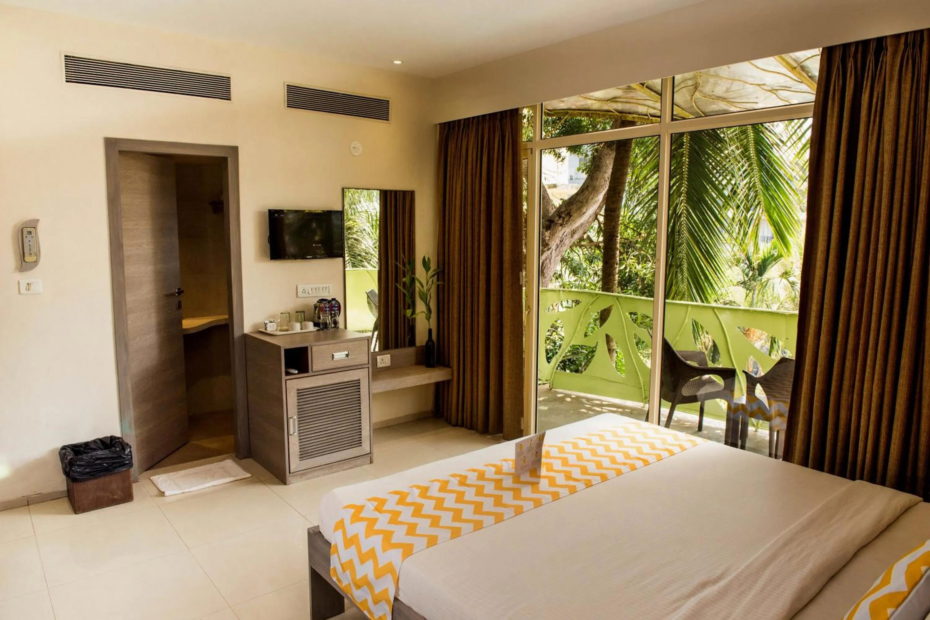 TV and multimedia, Bed in Sharanam Green Resort