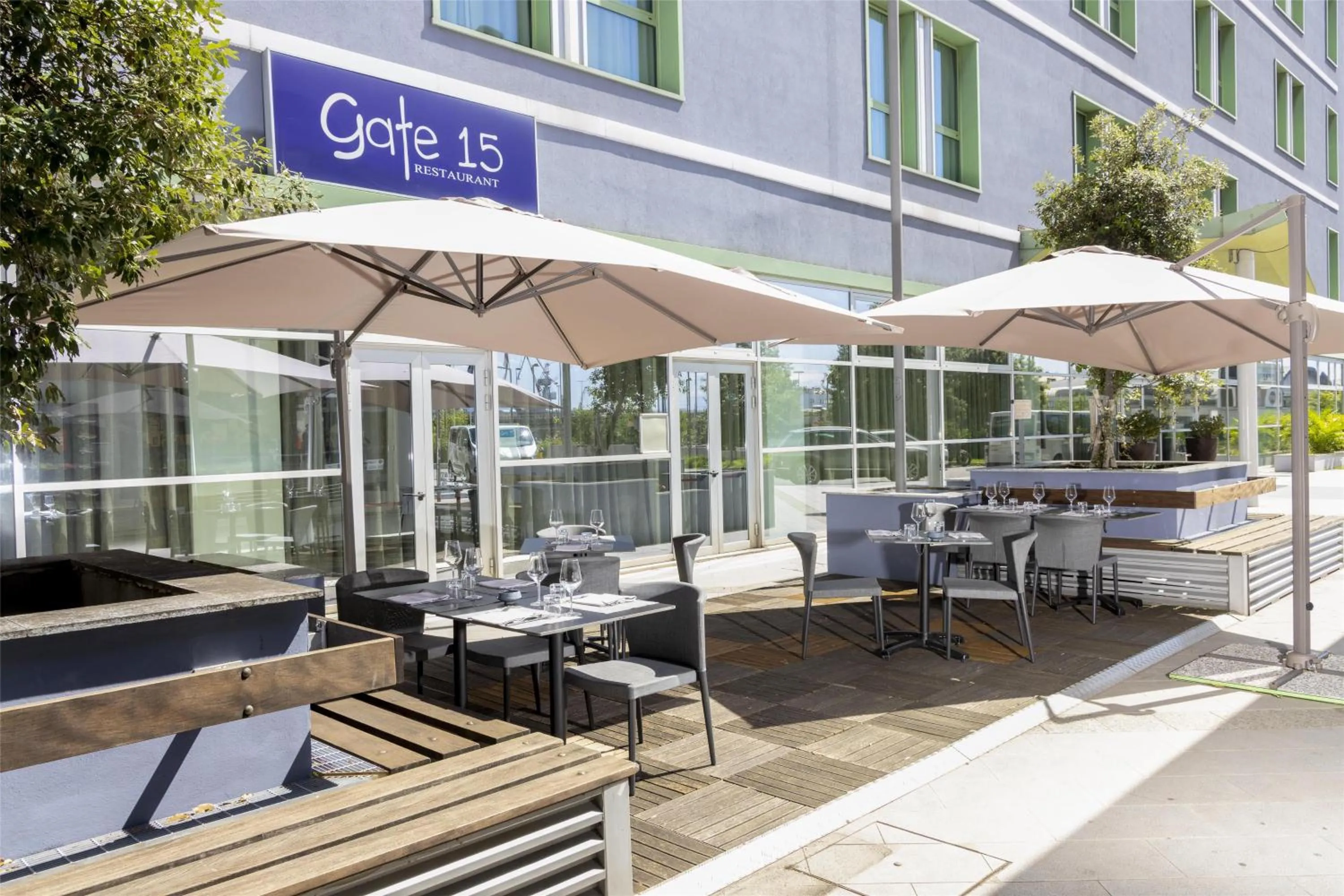 Restaurant/places to eat in Best Western Premier CHC Airport