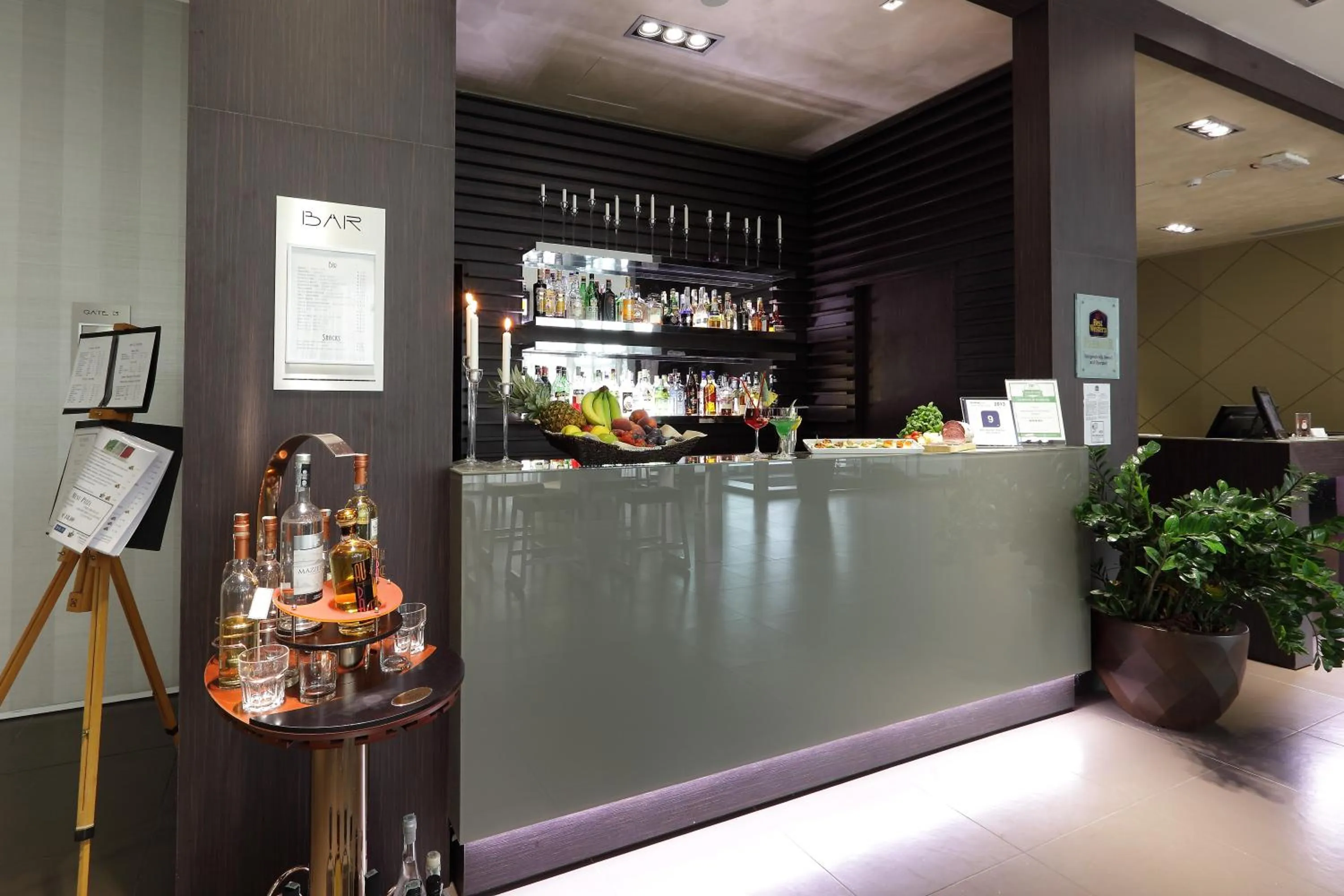 Lounge or bar in Best Western Premier CHC Airport