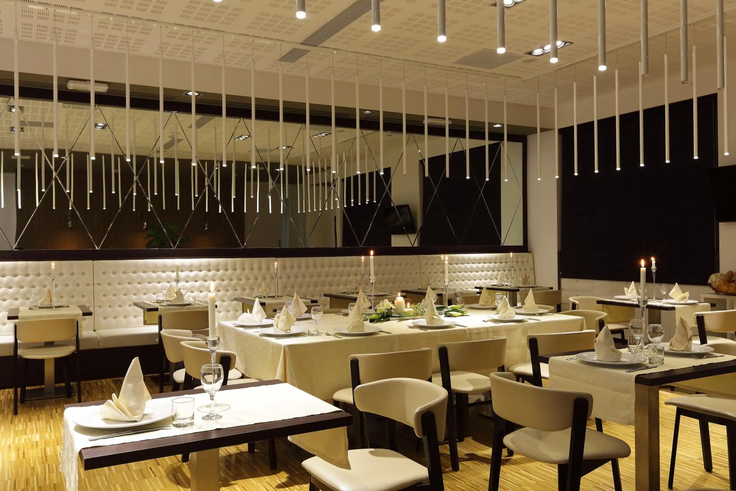 Restaurant/places to eat in Best Western Premier CHC Airport