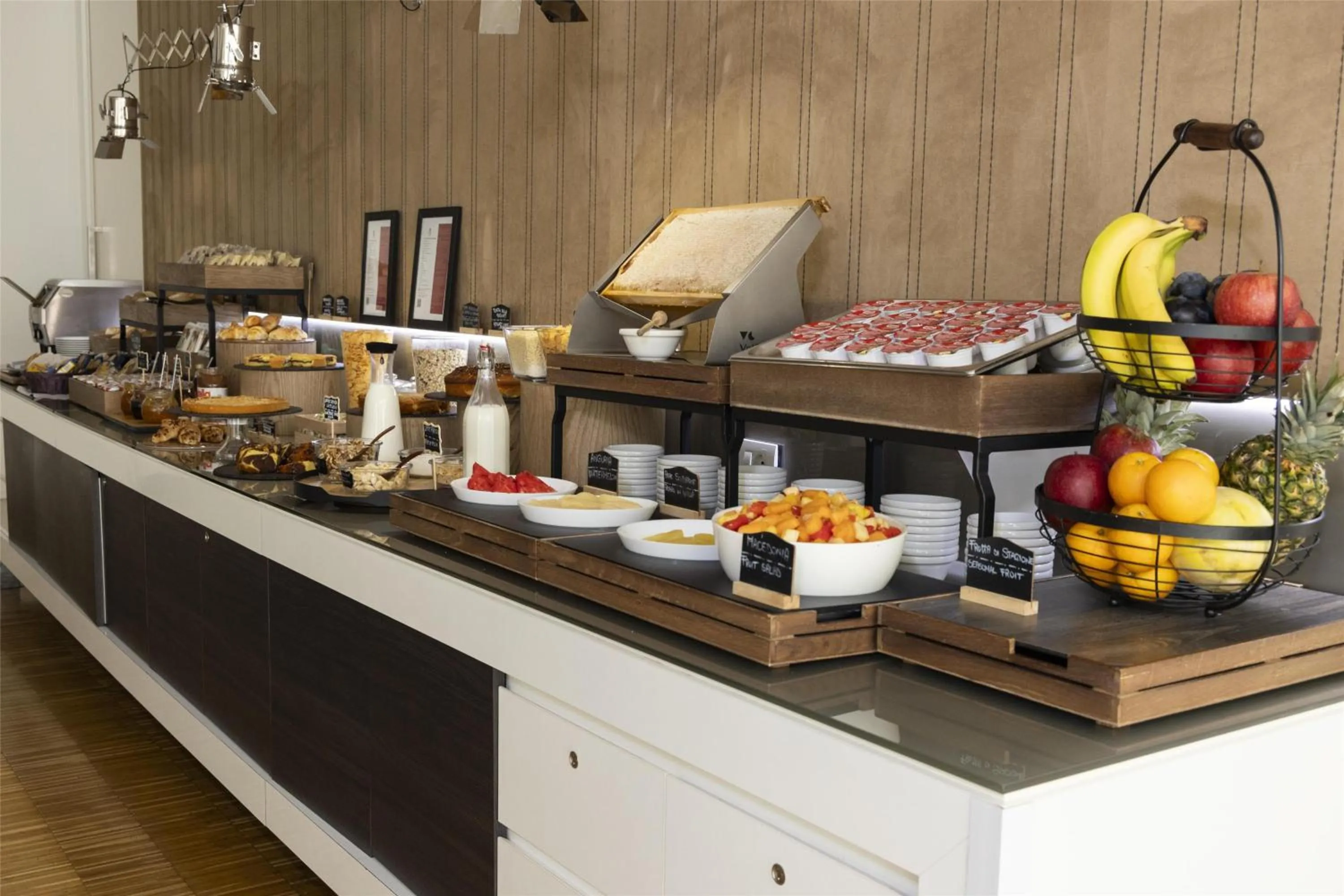 Restaurant/places to eat in Best Western Premier CHC Airport