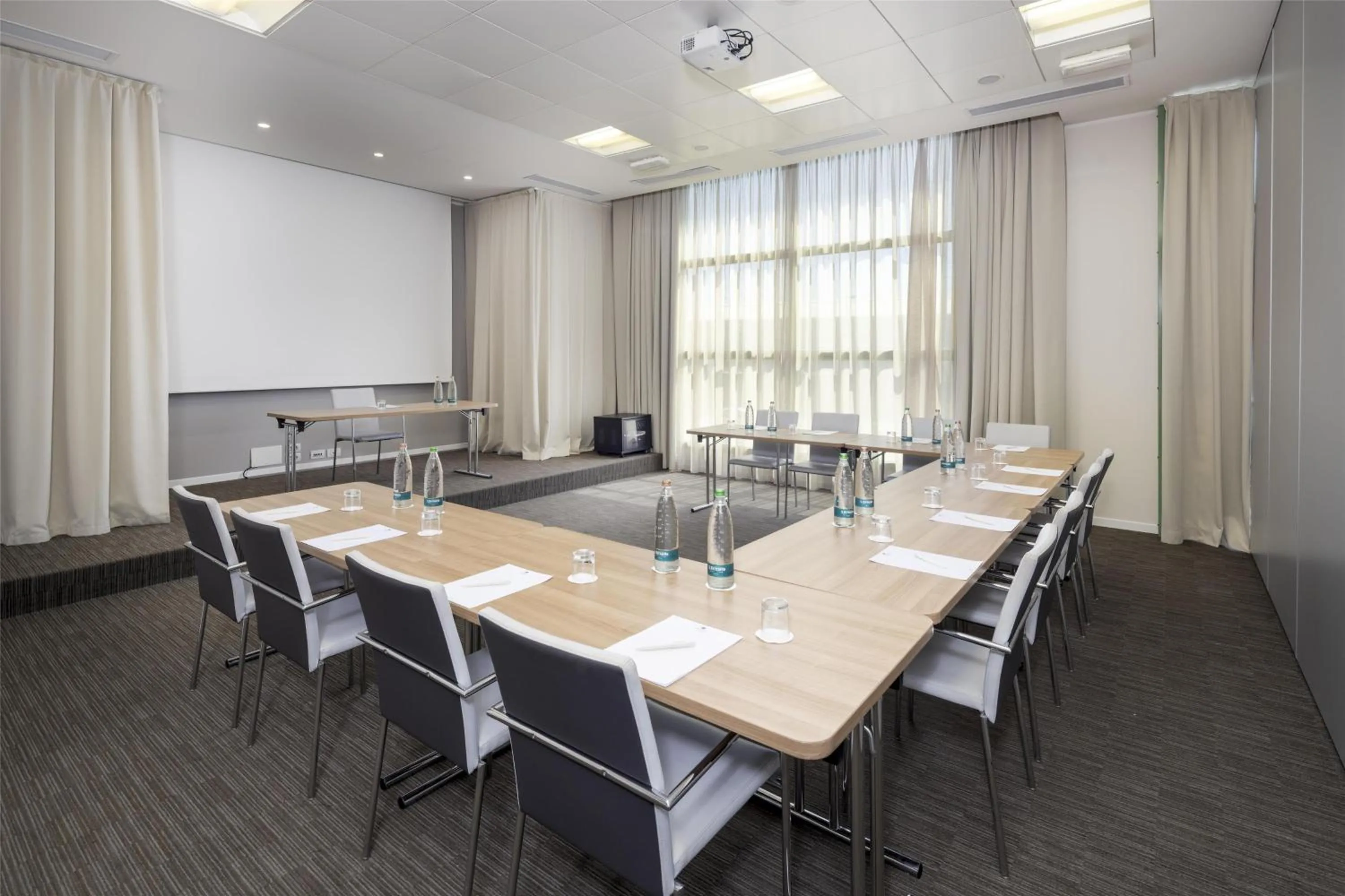 Meeting/conference room in Best Western Premier CHC Airport