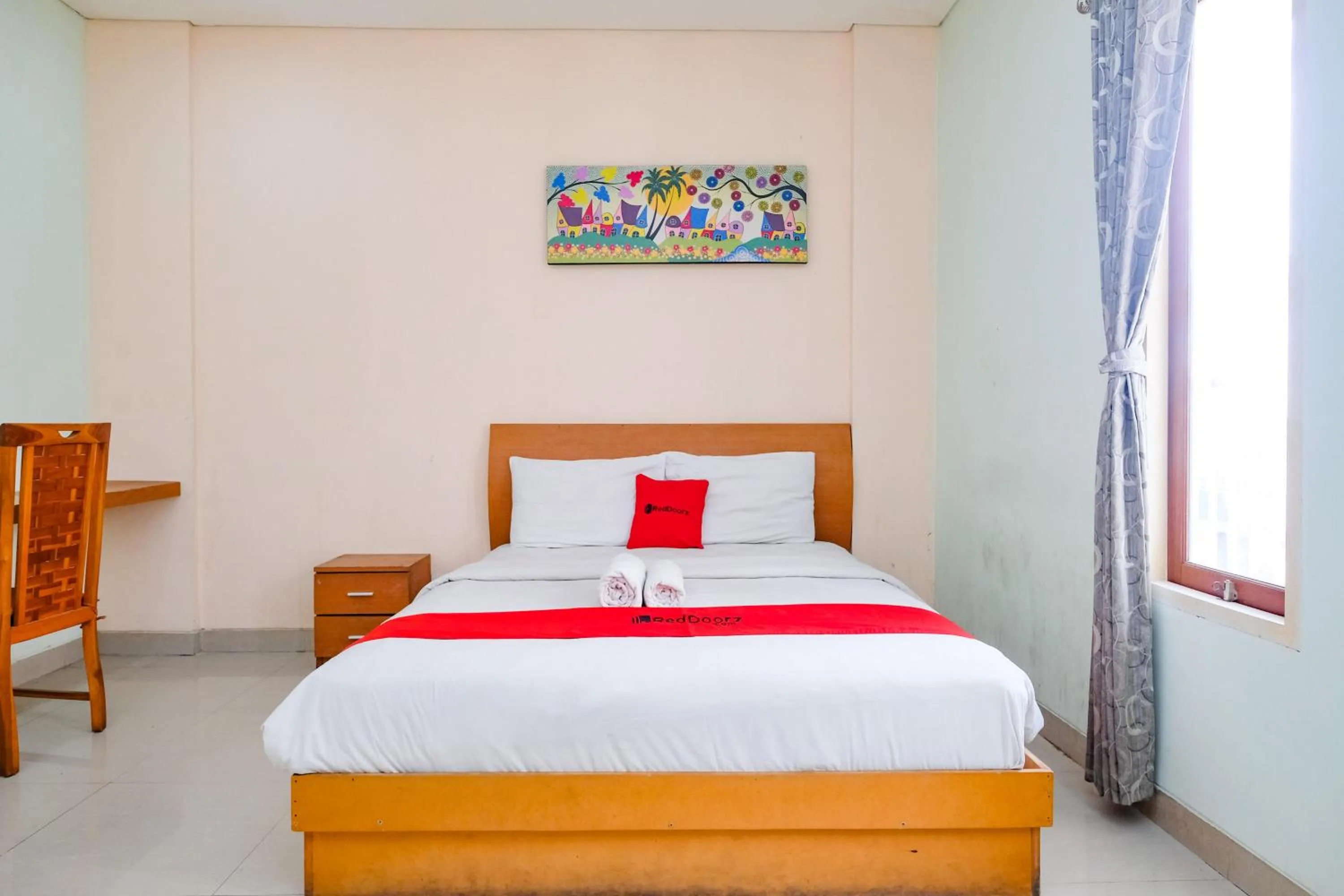 Bedroom, Bed in RedDoorz Plus @ Mahendradatta Denpasar