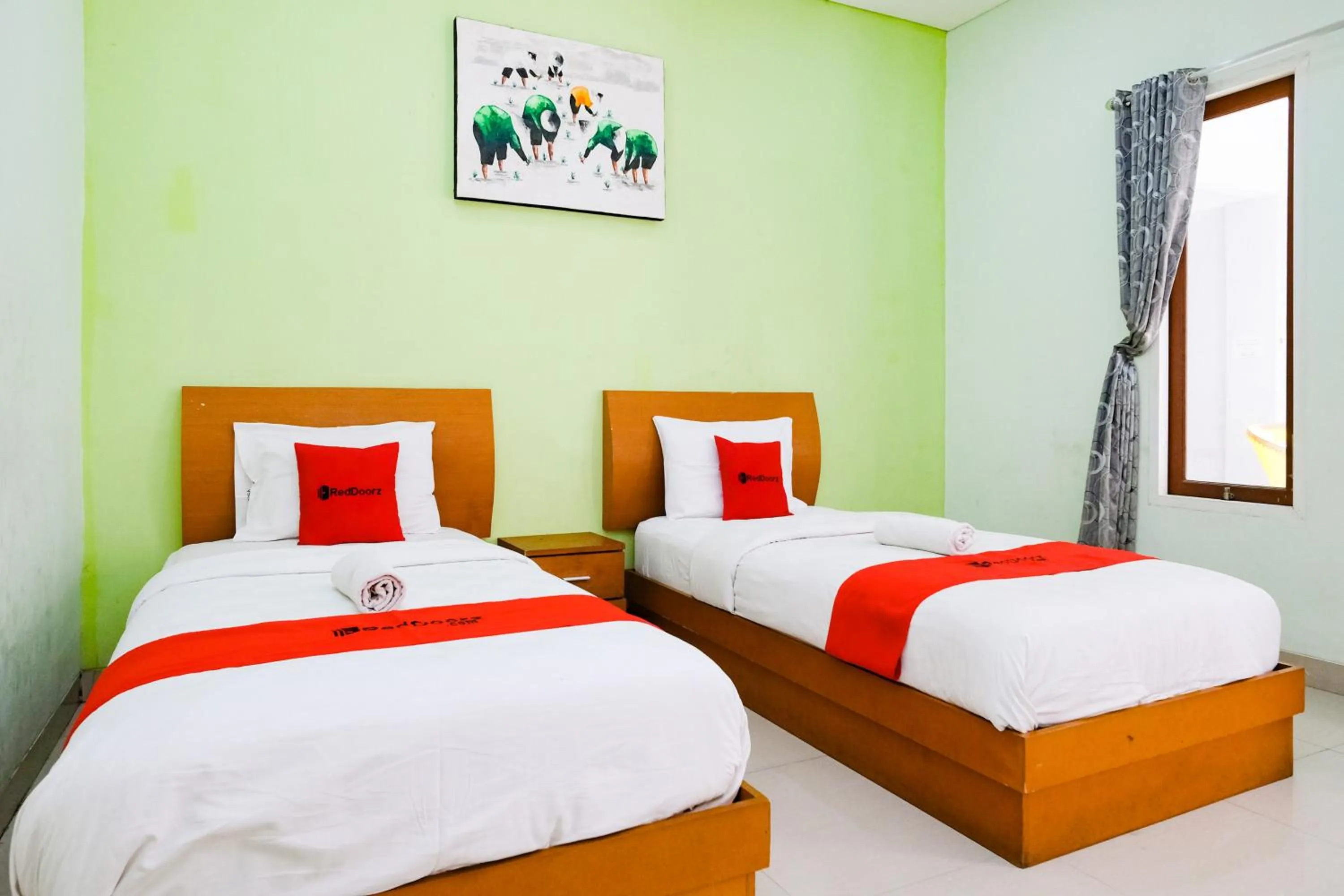 Bedroom, Bed in RedDoorz Plus @ Mahendradatta Denpasar