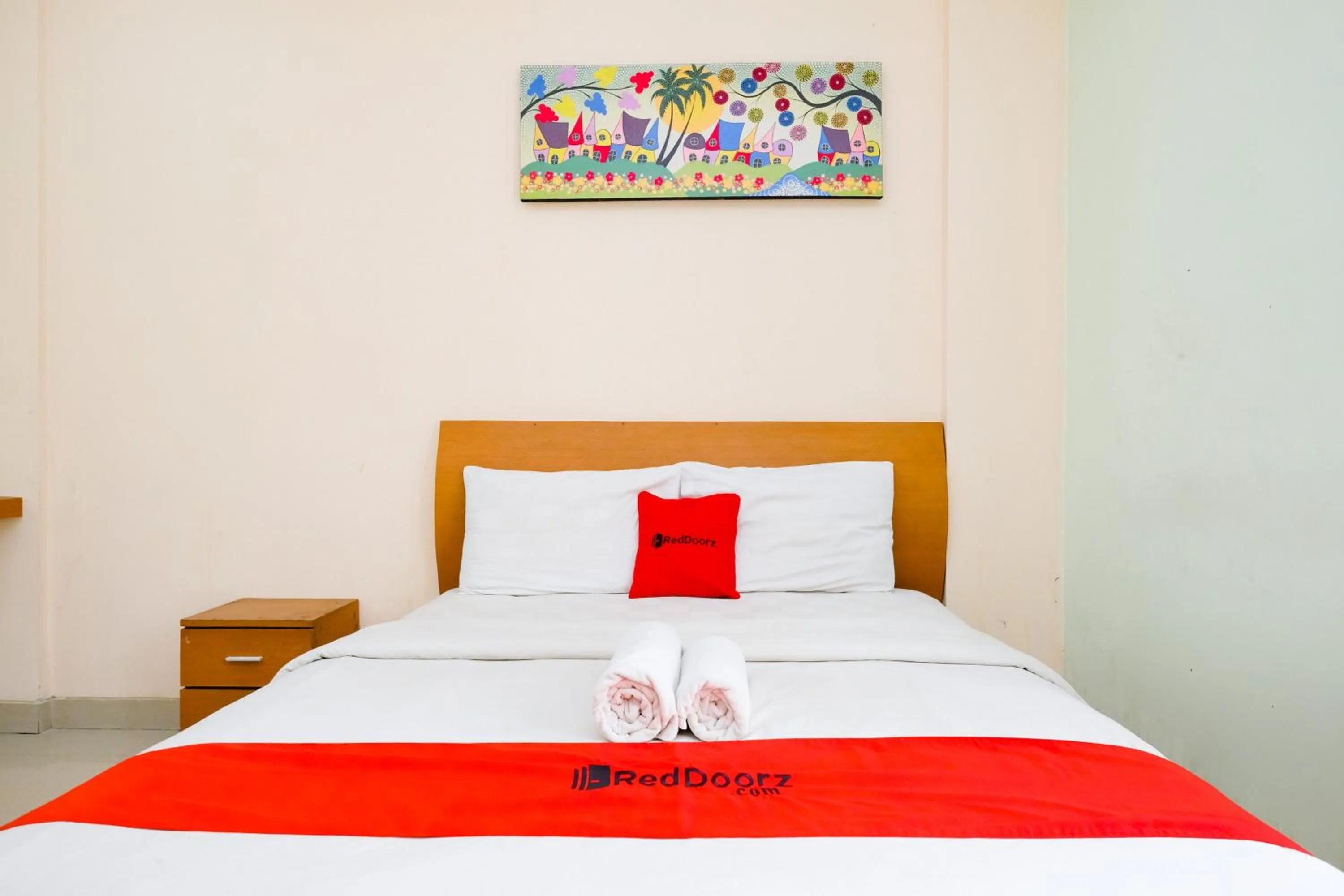 Bedroom, Bed in RedDoorz Plus @ Mahendradatta Denpasar