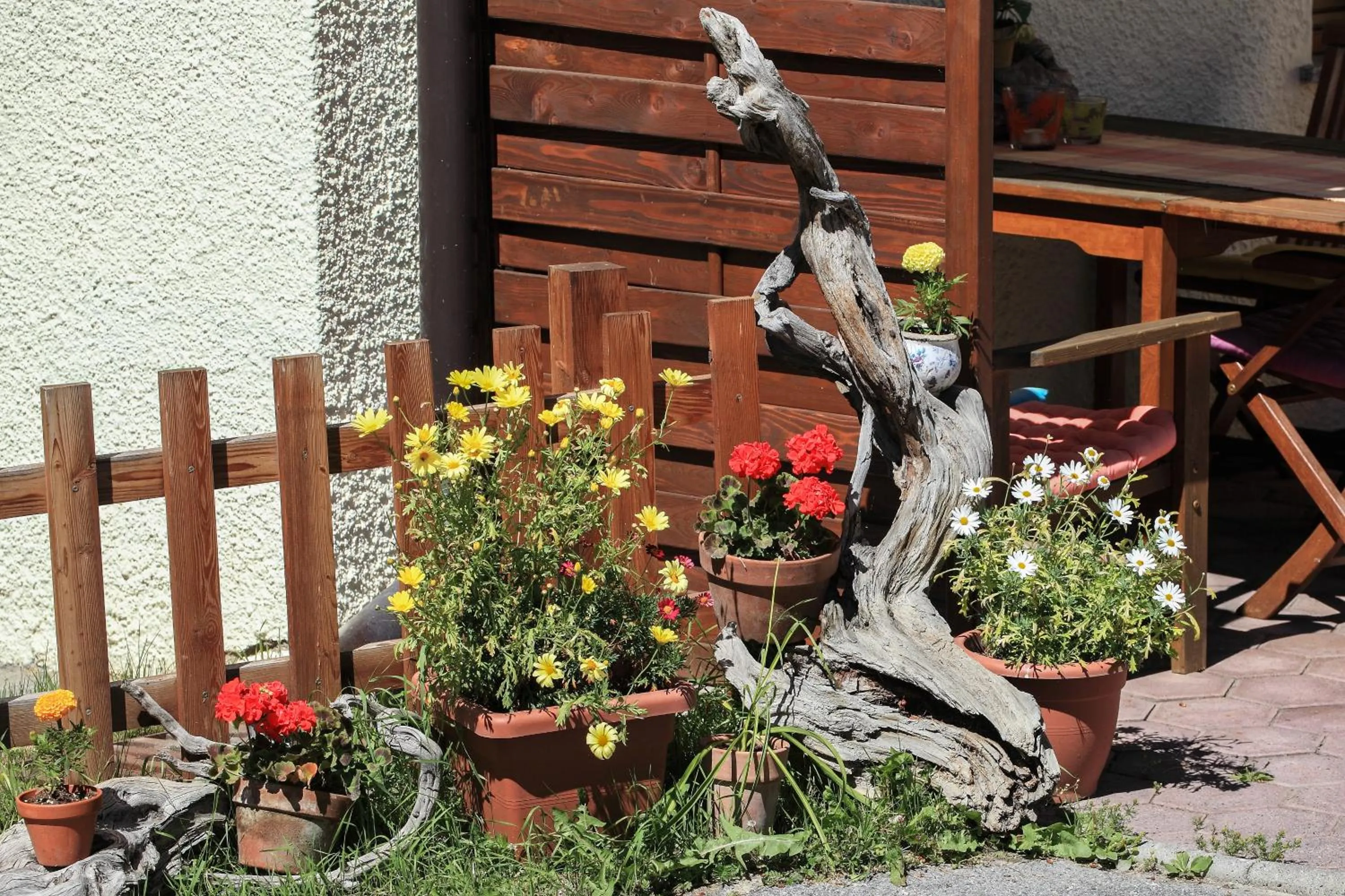 Facade/entrance in Garni des Alpes