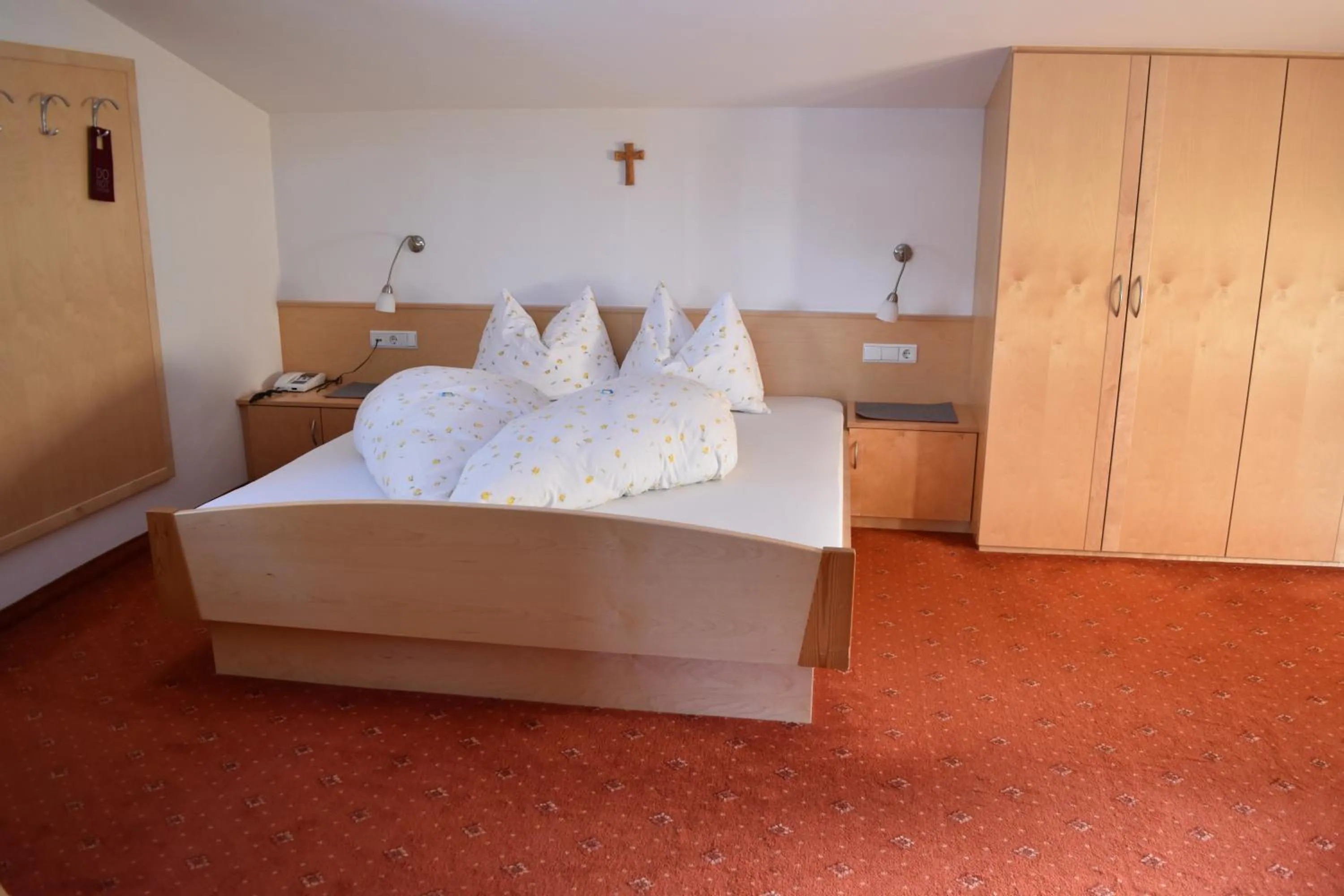 Photo of the whole room, Bed in Garni des Alpes