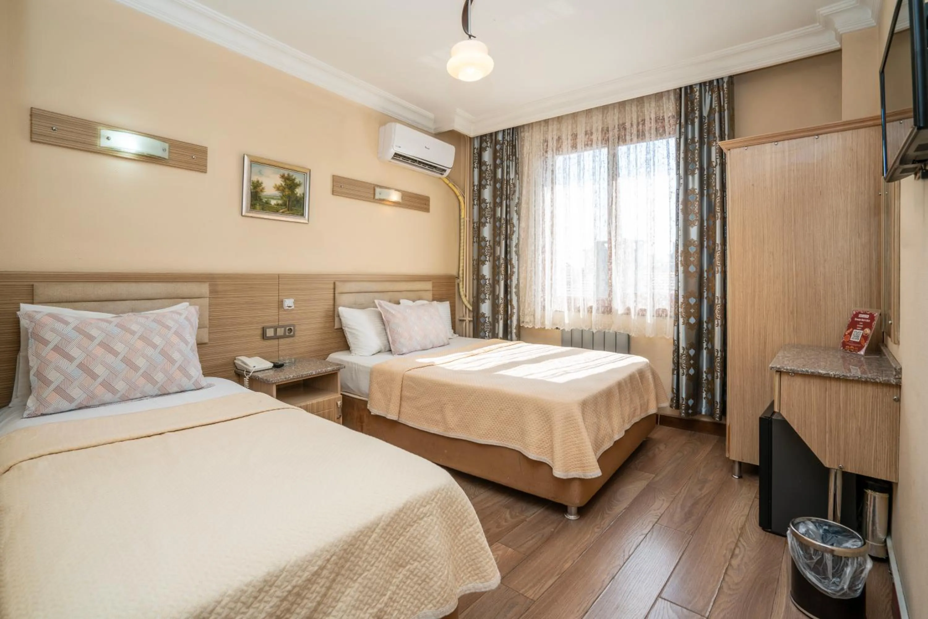 TV and multimedia, Bed in Grand Reis Hotel