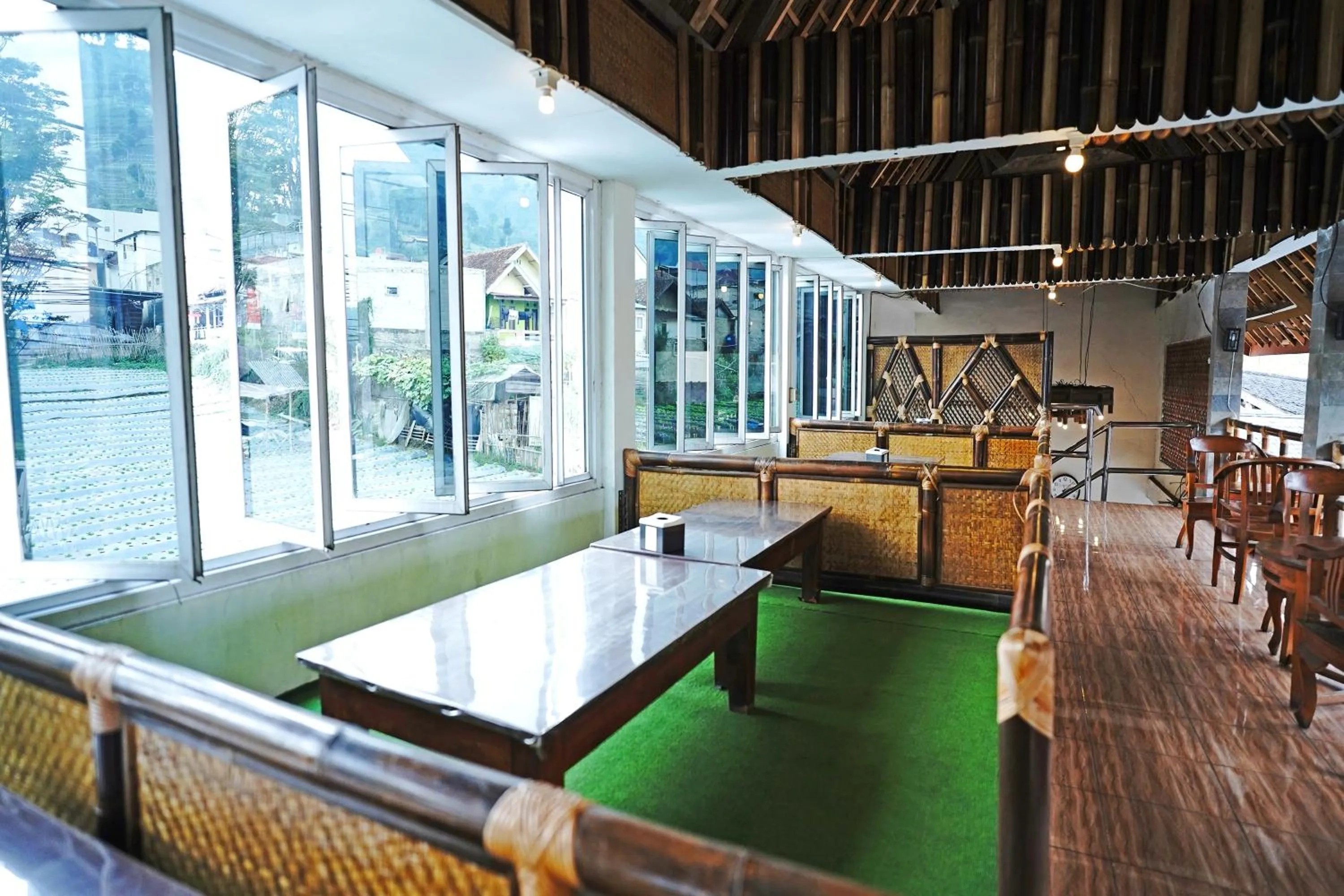 Restaurant/places to eat in Saung Balibu Hotel